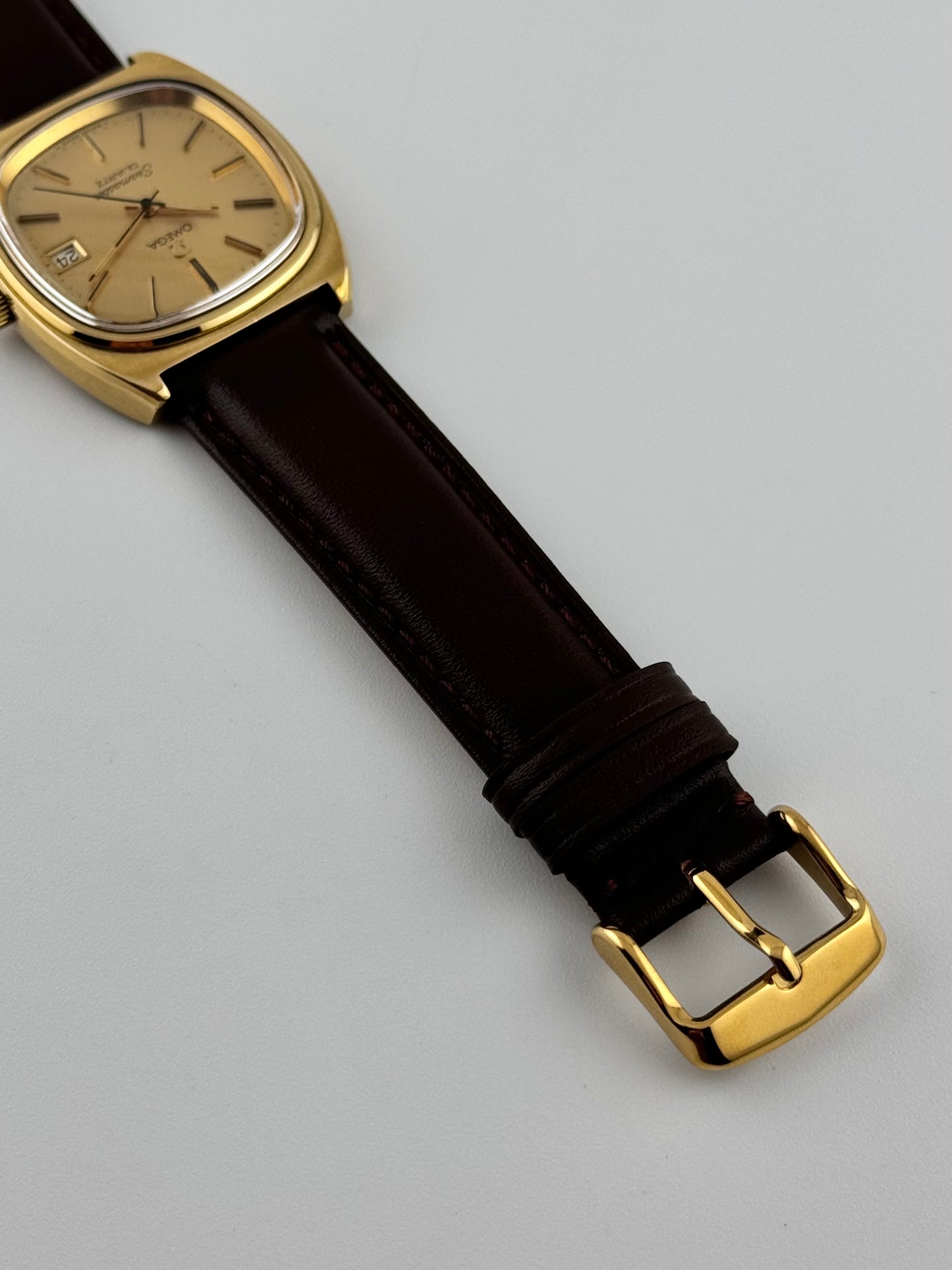 Omega Seamaster Quartz Date 196.0081 - Rare Arc-brushed Dial