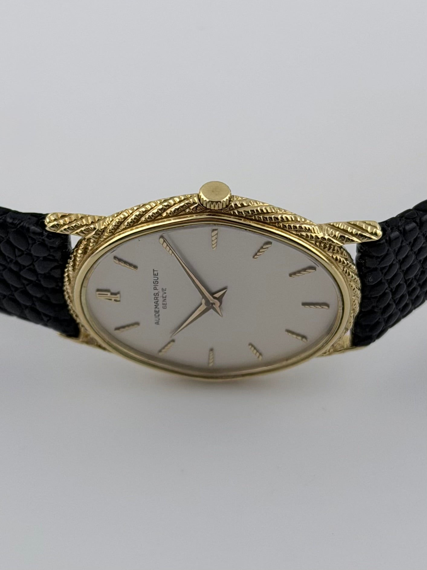 Audemars Piguet Rope Finish Manual Wind 18kt Gold - Ultra Slim - Ultra Rare