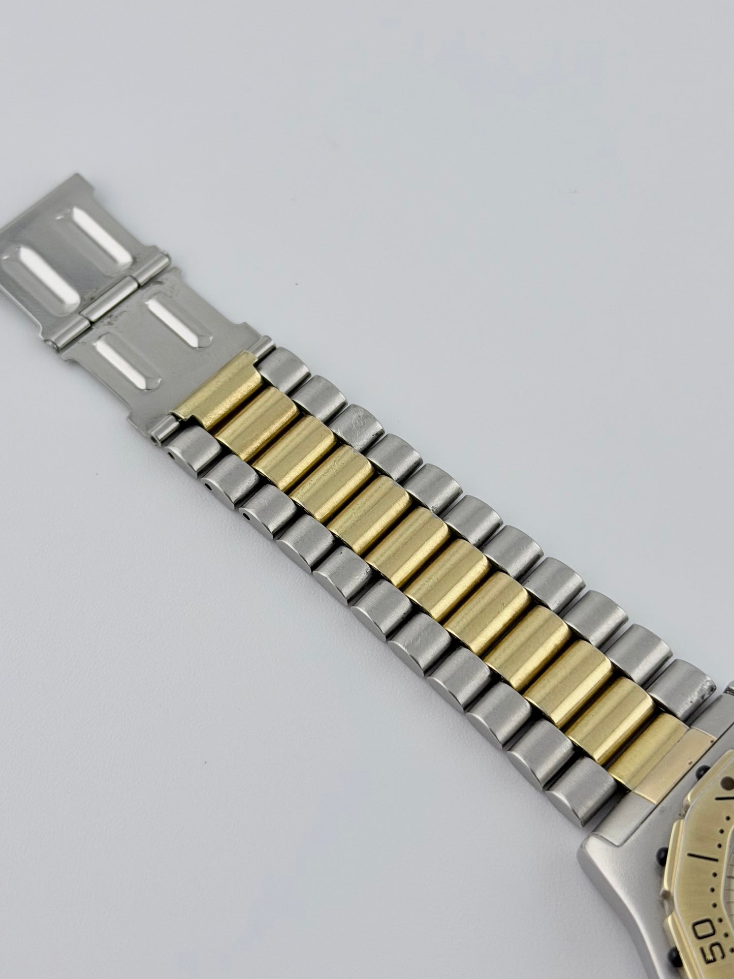 Tag Heuer Professional 3000 Quartz Date - 934.213