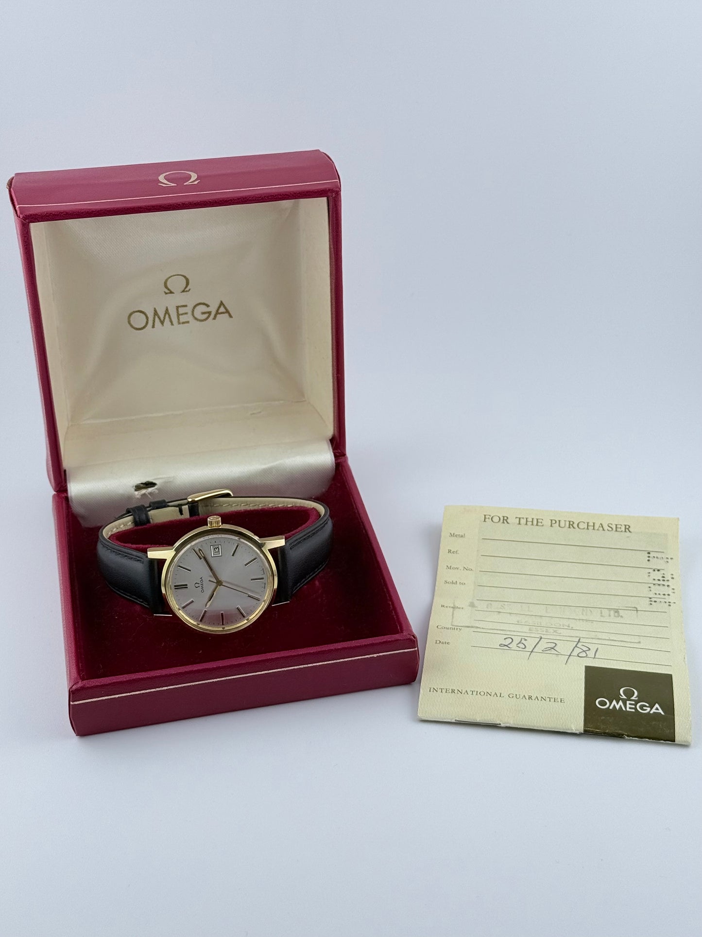 Omega Geneve Date Manual Wind 136.0104 - Box and Papers