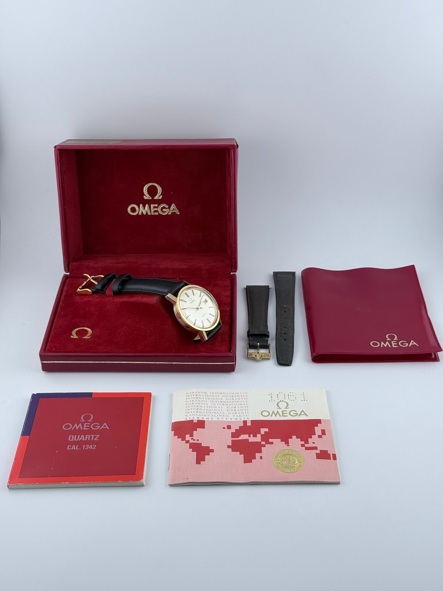 Omega Quartz Date 196.0160 - Box and Papers