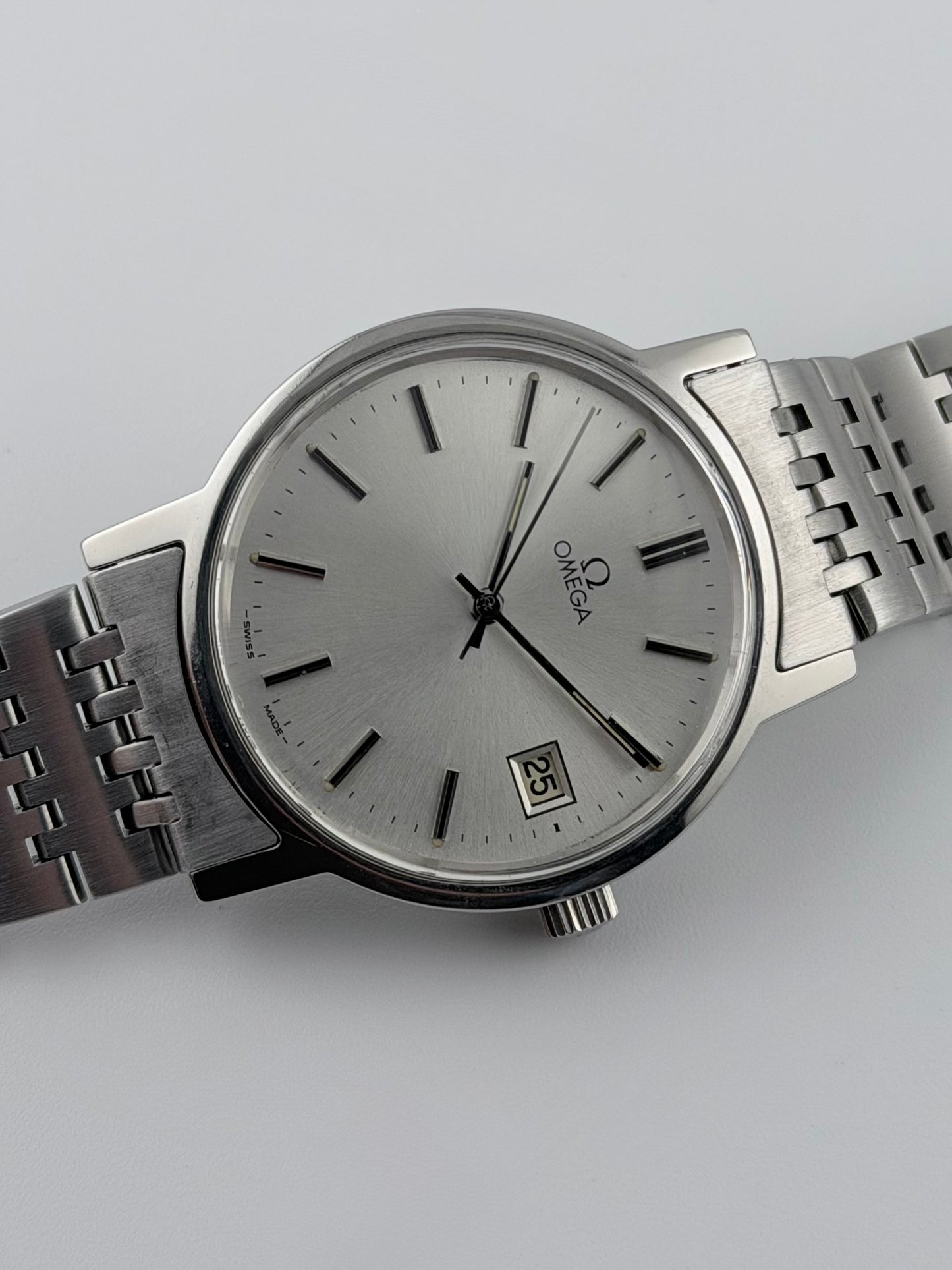 Omega Date Manual Wind 136.0104 - Original Bracelet