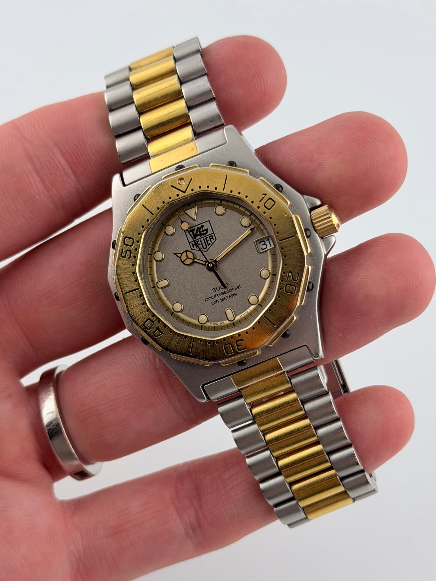 Tag Heuer Professional 3000 Quartz Date - 934.213