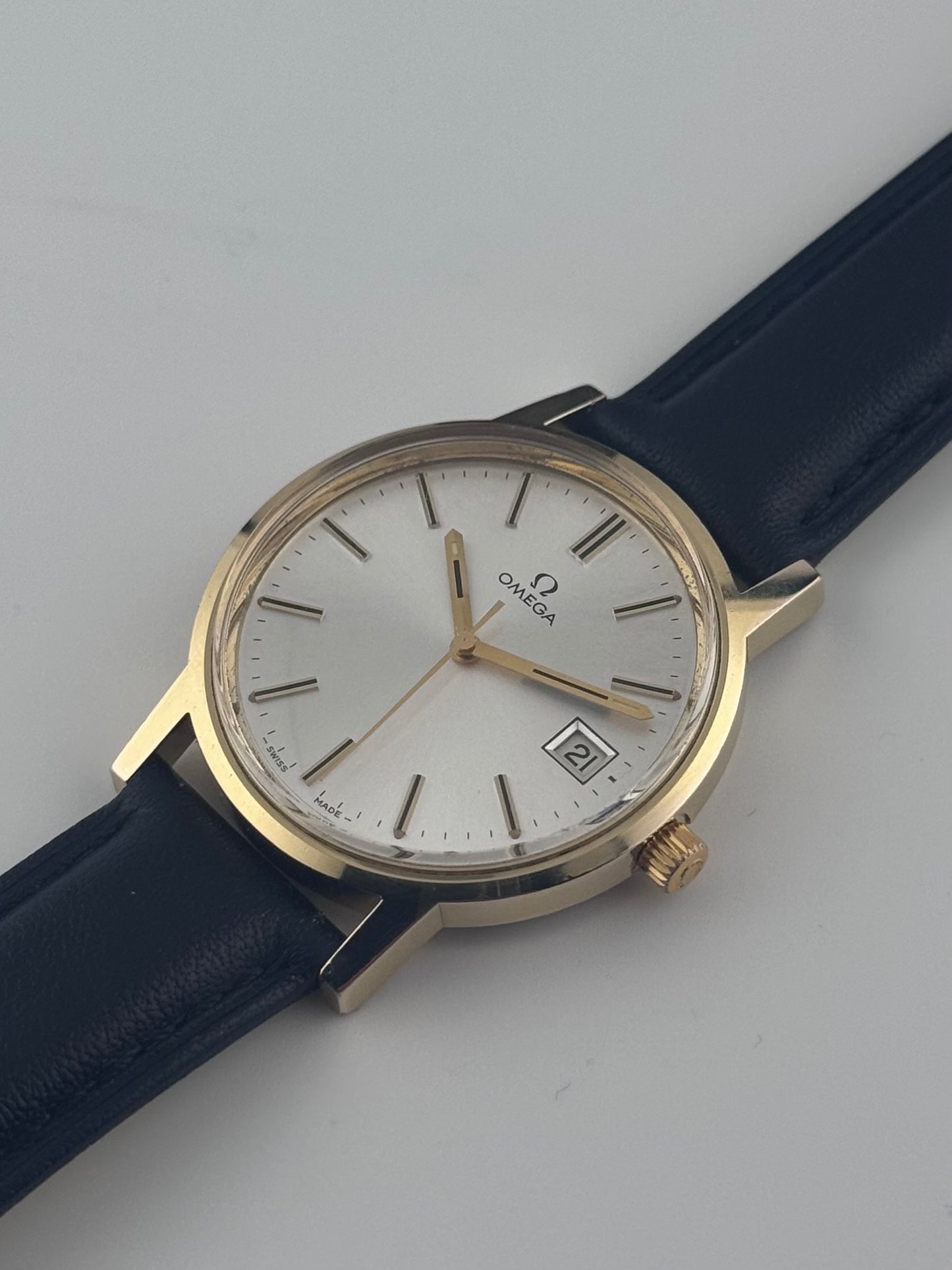 Omega Geneve Date Manual Wind - 136.0104