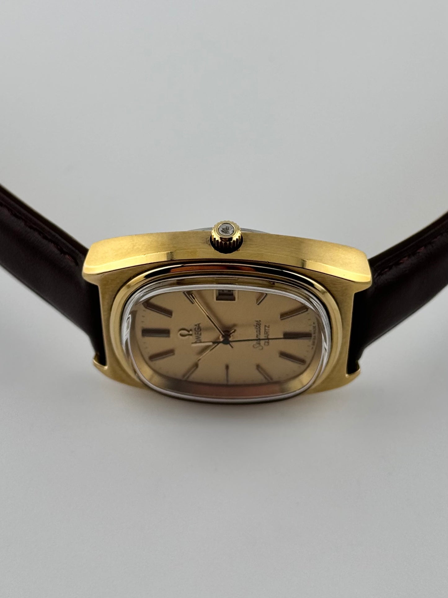 Omega Seamaster Quartz Date 196.0081 - Rare Arc-brushed Dial