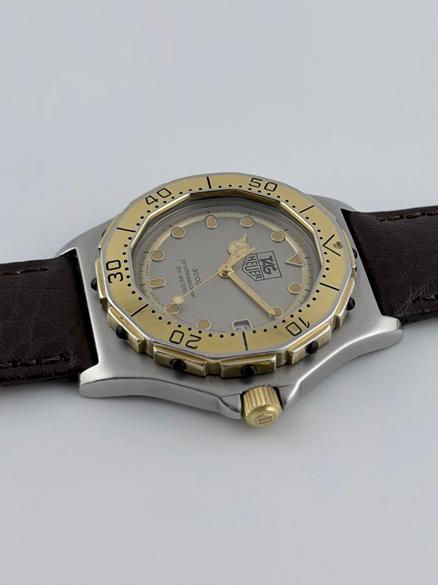 Tag Heuer Professional 3000 Quartz Date - 934.206