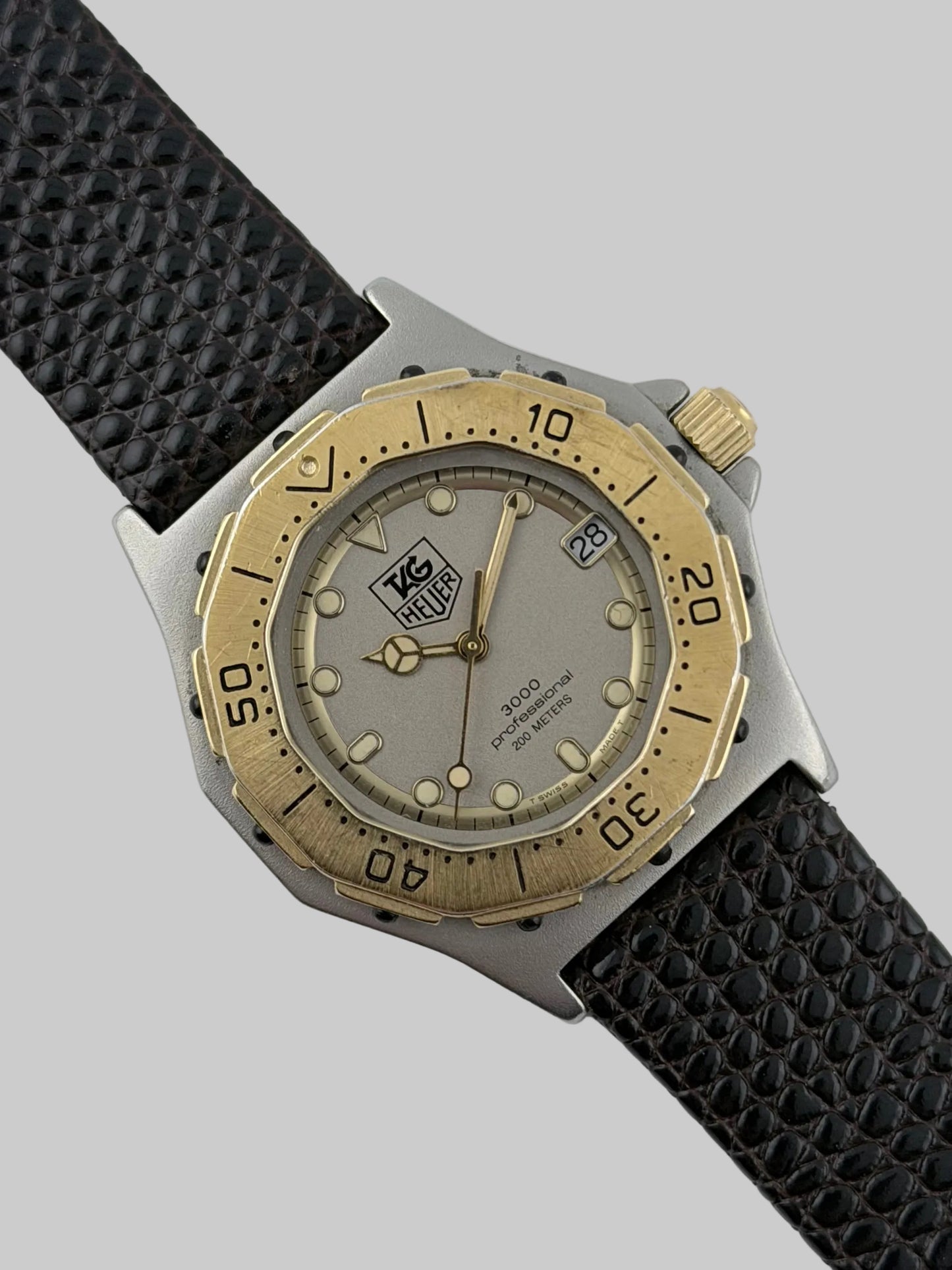 Tag Heuer Professional 3000 Quartz Date - 934.213