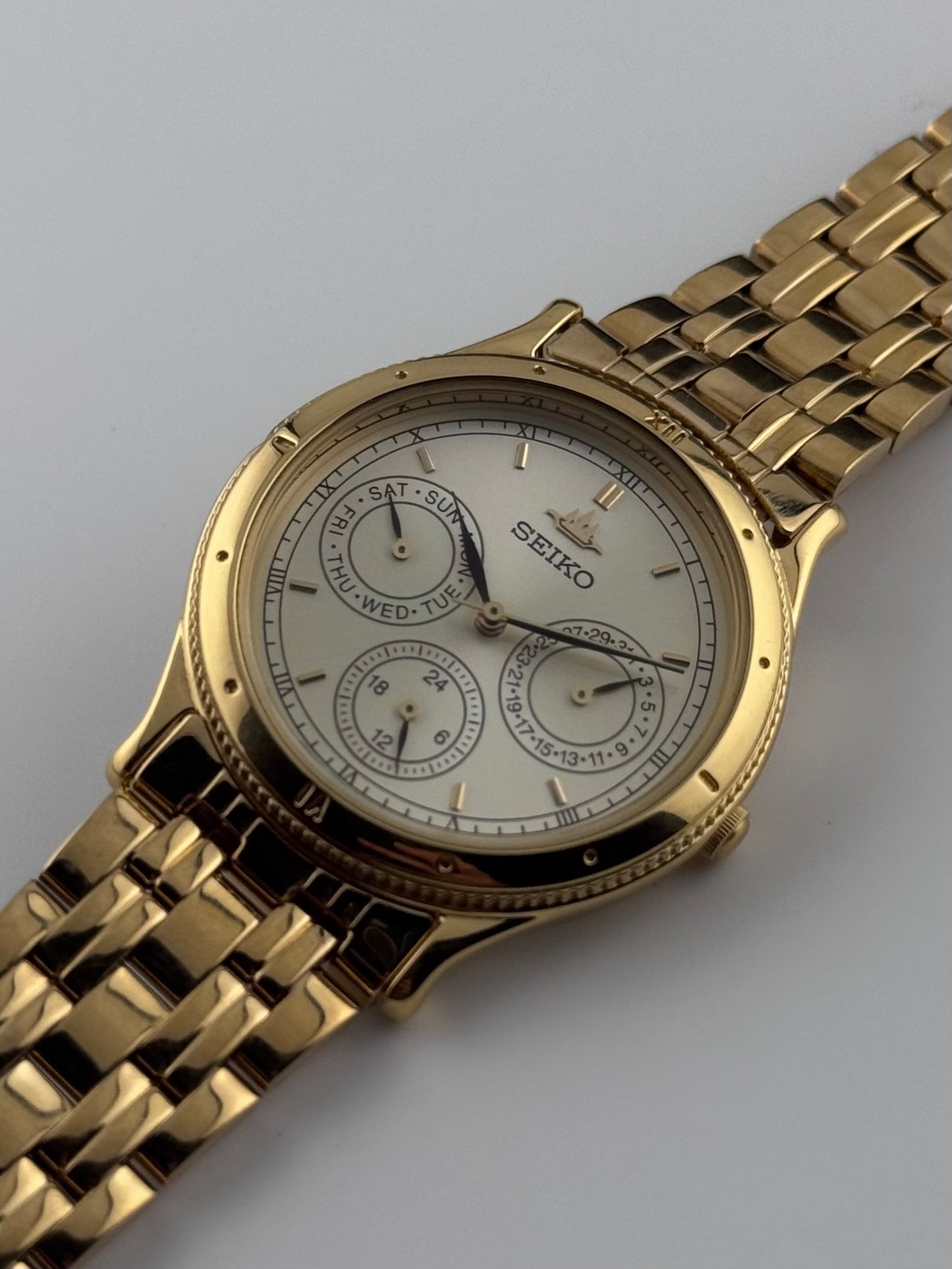 Seiko Quartz Galaxy - V33J-6B10