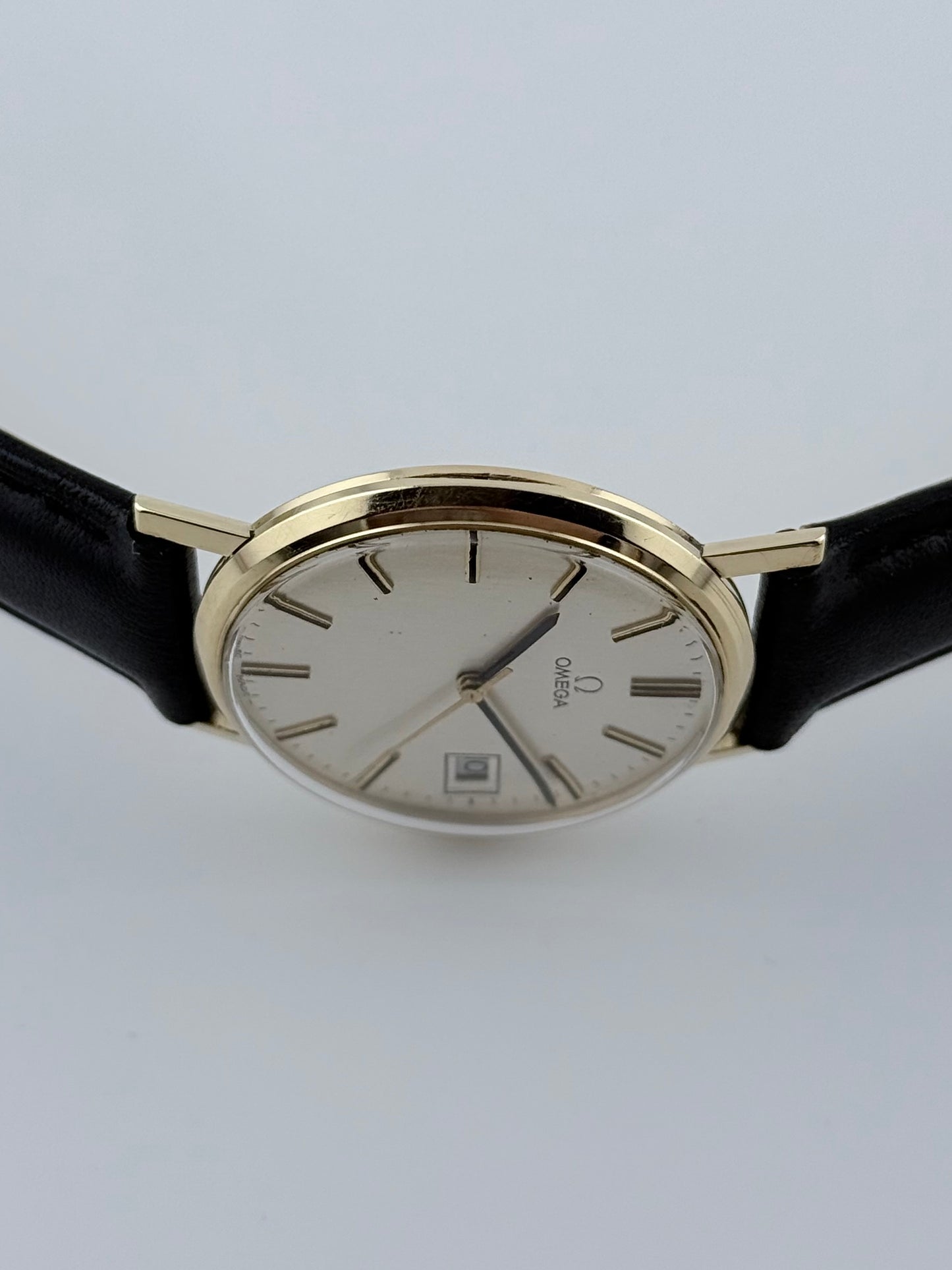 Omega Geneve Manual Wind 9ct Gold - 132.5017 - Original Box and Papers