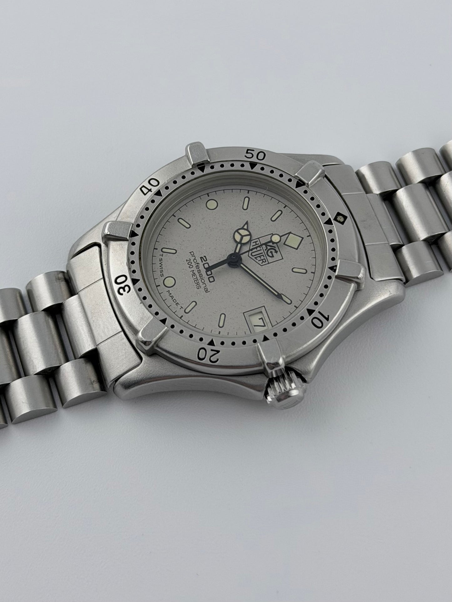 Tag Heuer Professional 2000 Quartz Date - 962.213
