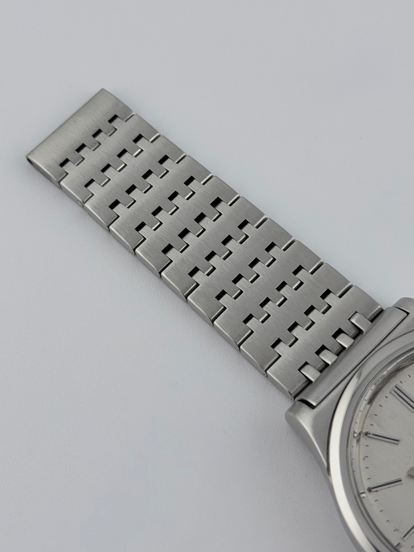 Omega Geneve Manual Wind - 136.0102 - Original Bracelet - Box and Papers!