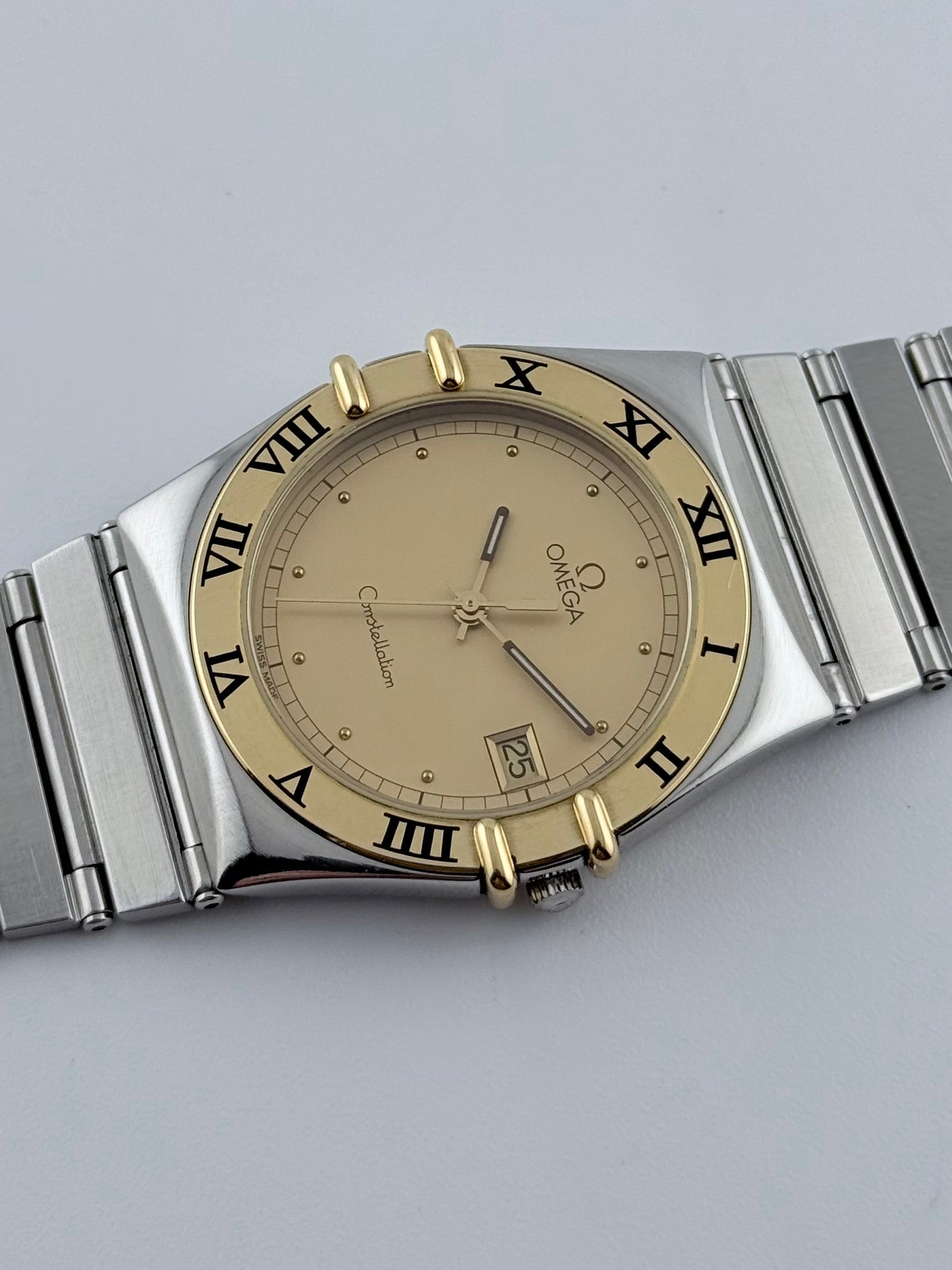 Omega Constellation Manhattan Quartz Date 396.1070 - Original Paperwork