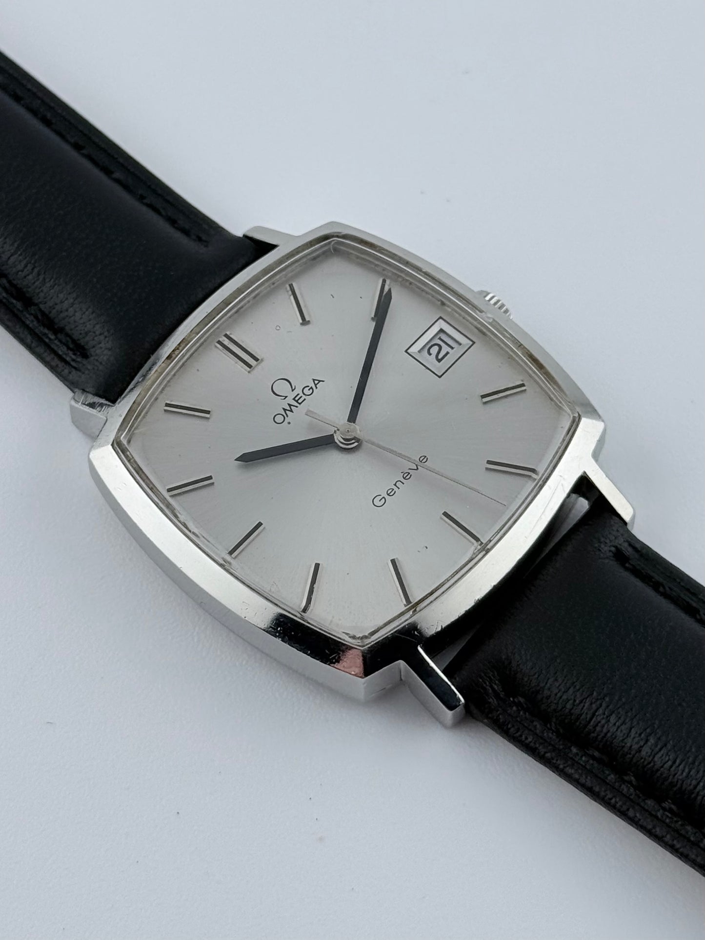 Omega Geneve Manual Wind Date 132.0052 - Box and Papers