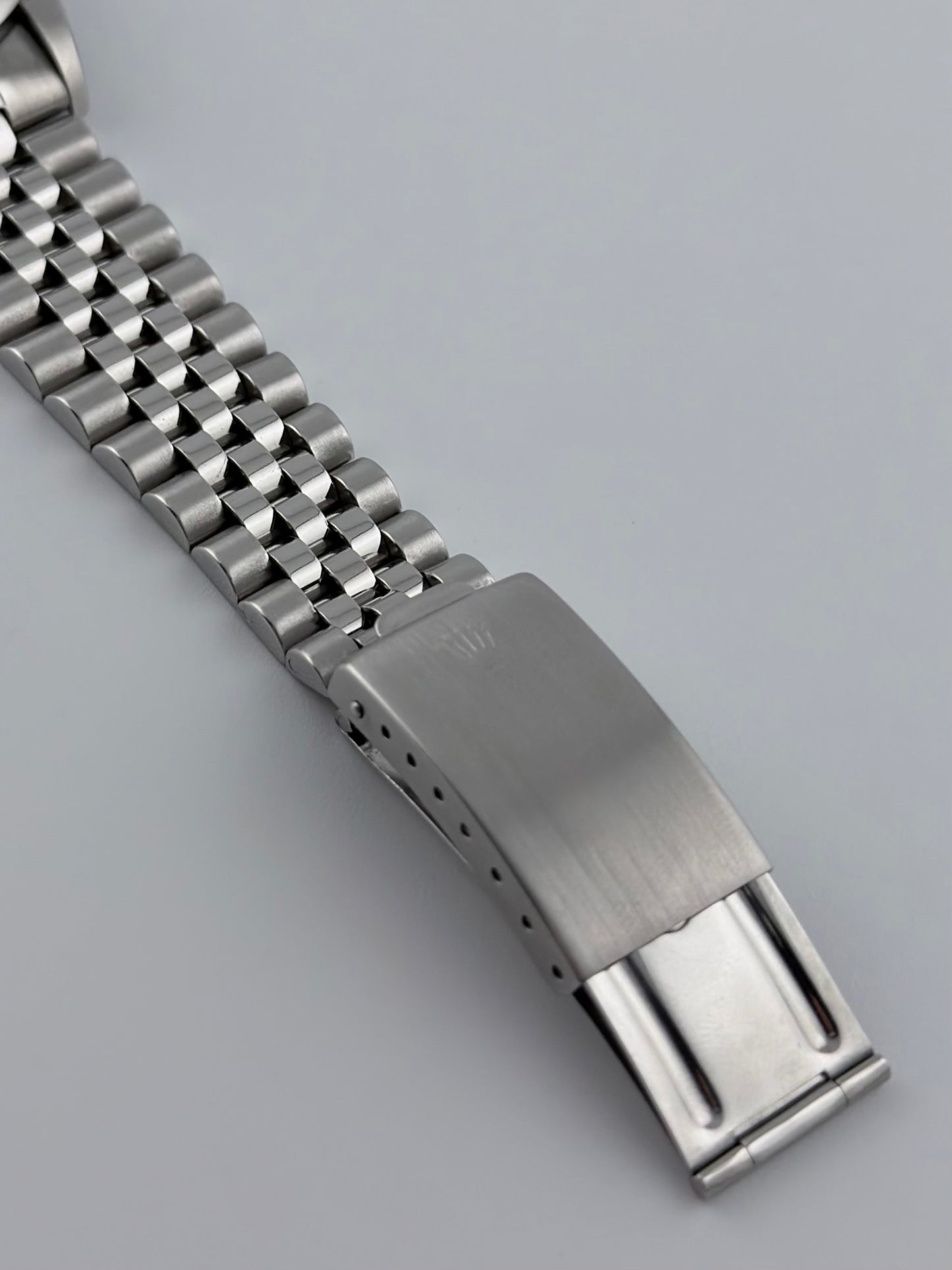 Rolex Datejust Oyster Perpetual 16200 - White Applied Roman Dial