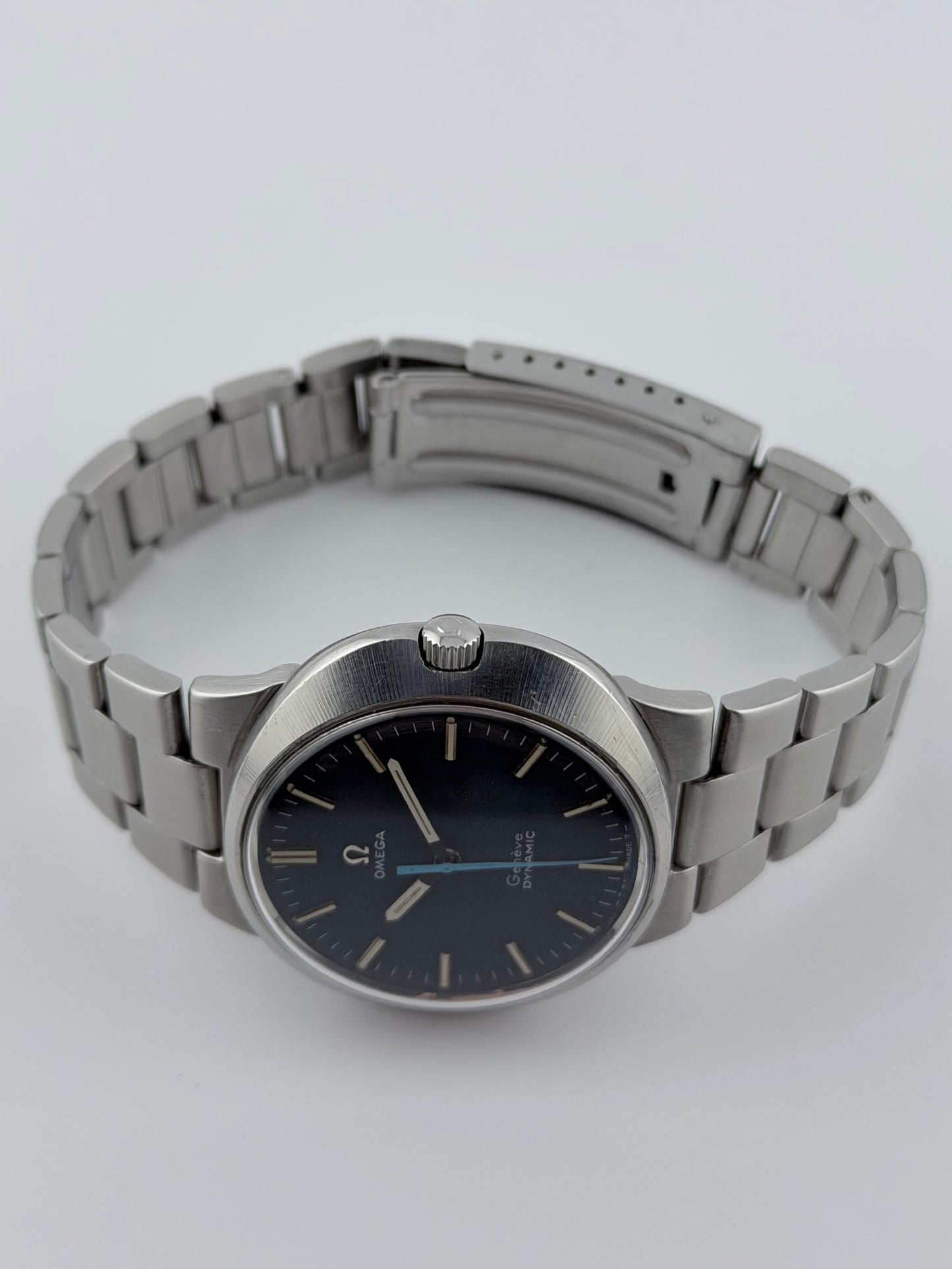 Omega Geneve Dynamic Manual Wind 135.033 - Box and Papers