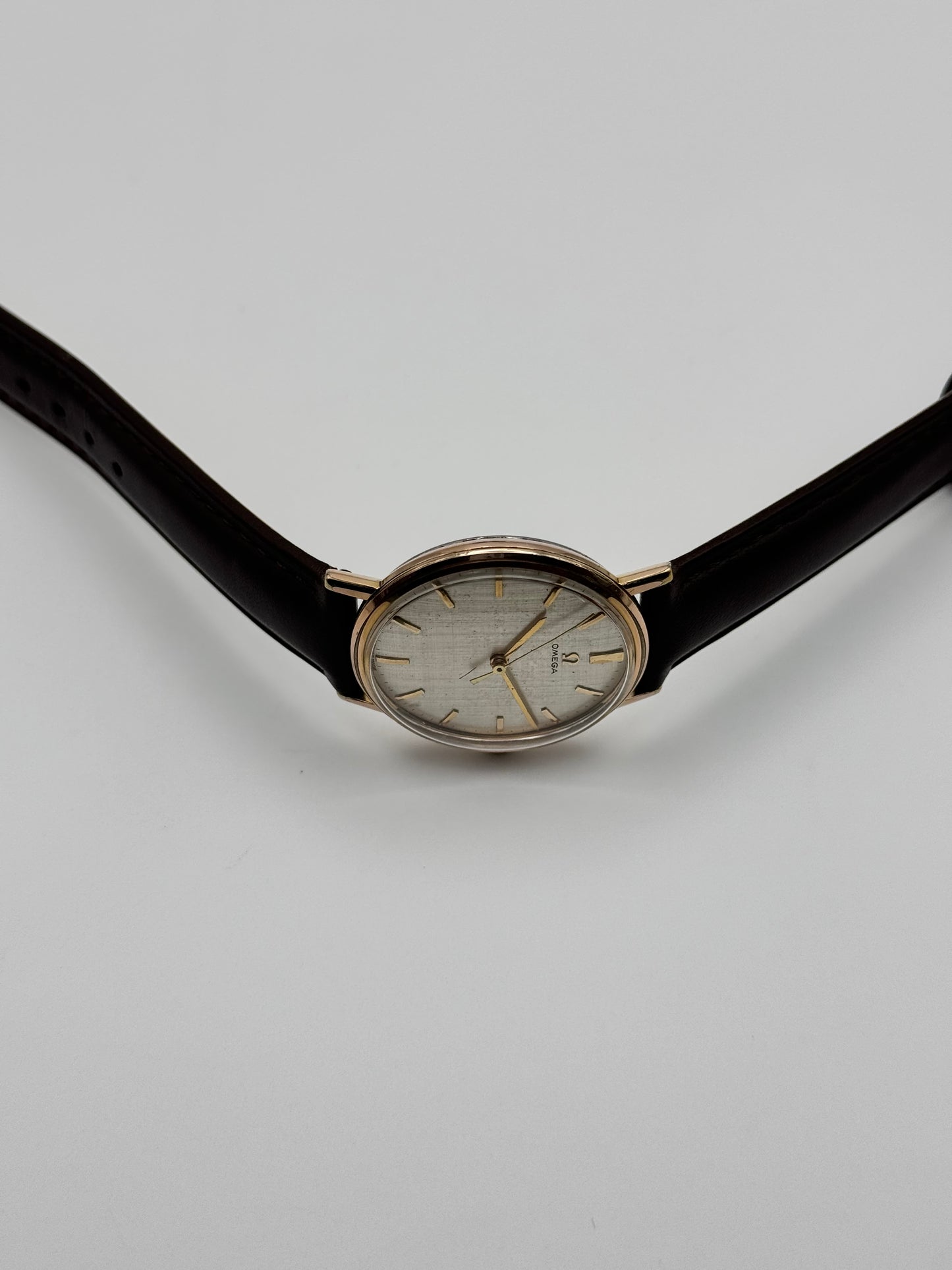 Omega Geneve Manual Wind 131.015 - Rare Linen Dial