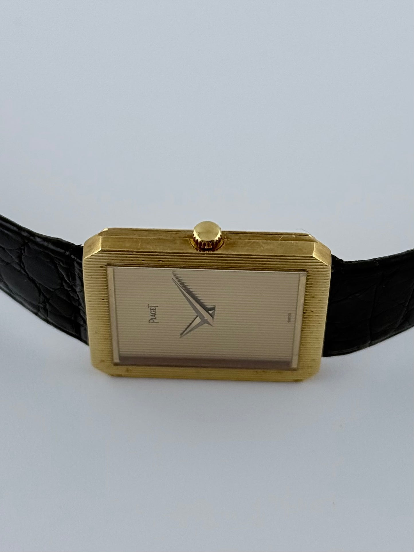 Piaget Protocol Tank Quartz - 18ct Gold - 8154