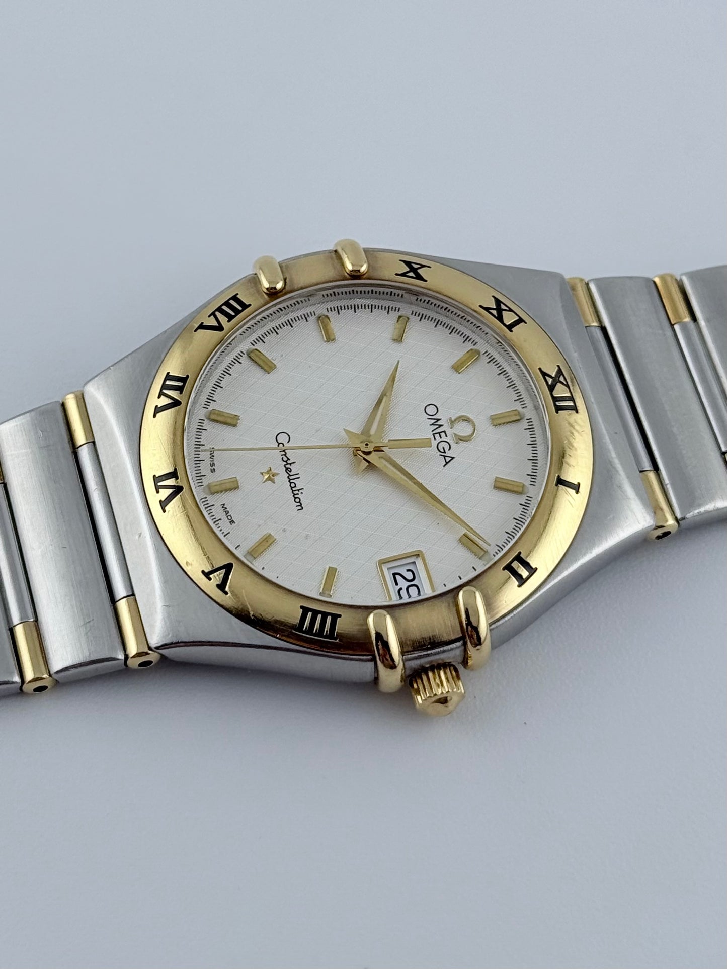 Omega Constellation Quartz Date 396.1201 - Linen Dial - Two-Tone