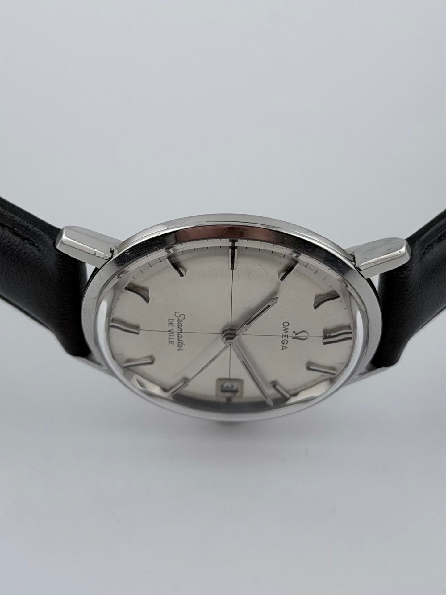 Omega Seamaster DeVille Manual Wind 136.020 - Rare Crosshair Dial - Box and Papers