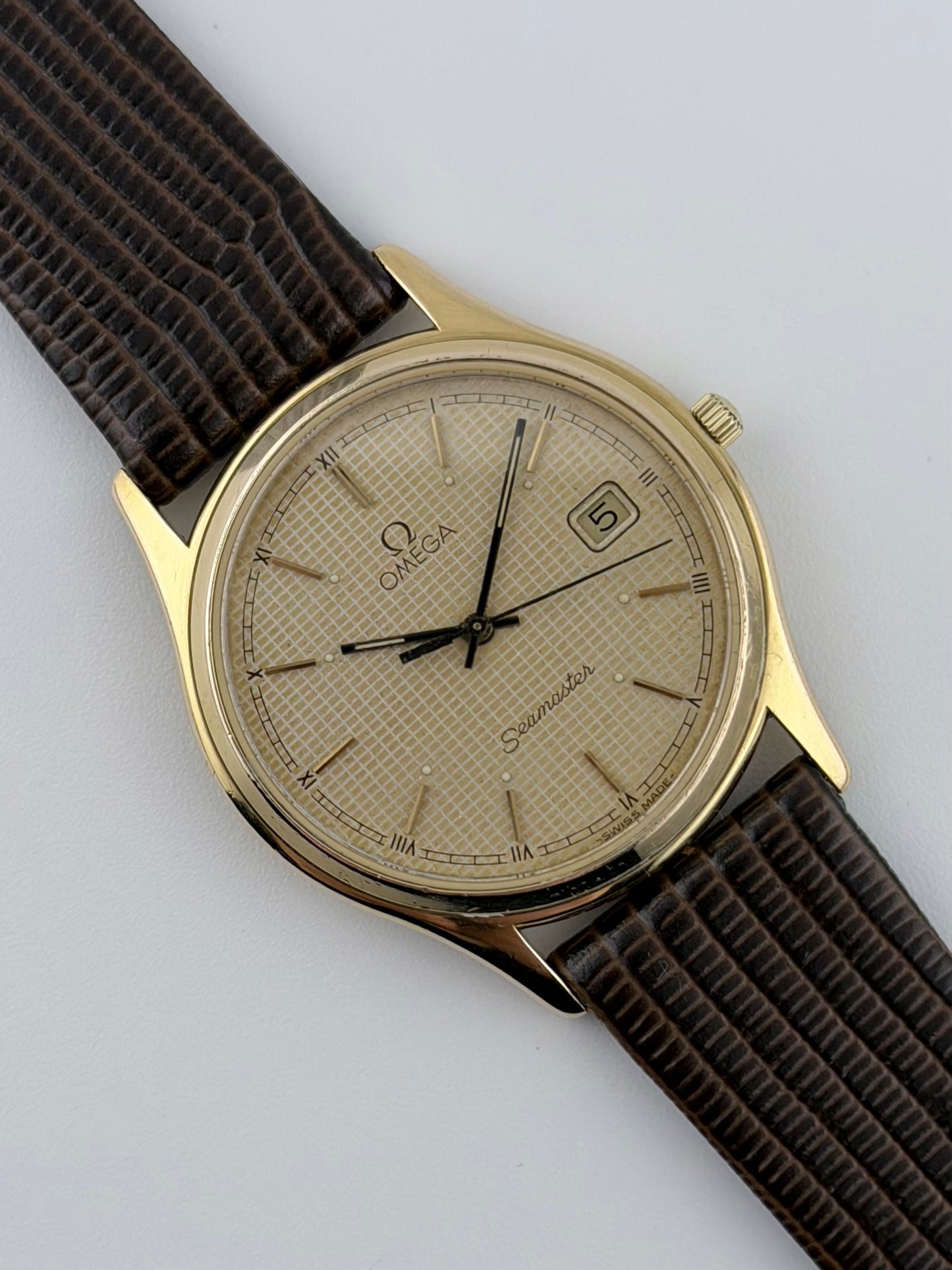 Omega Seamaster Quartz Date 196.0251 - Textured Dial