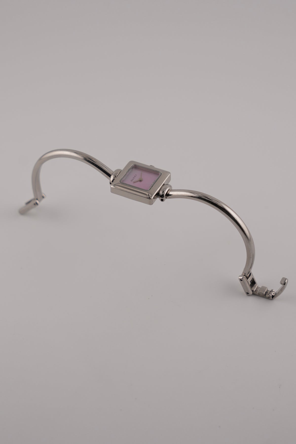 Gucci 1900L Quartz - Ladies - Pink Mother of Pearl Dial