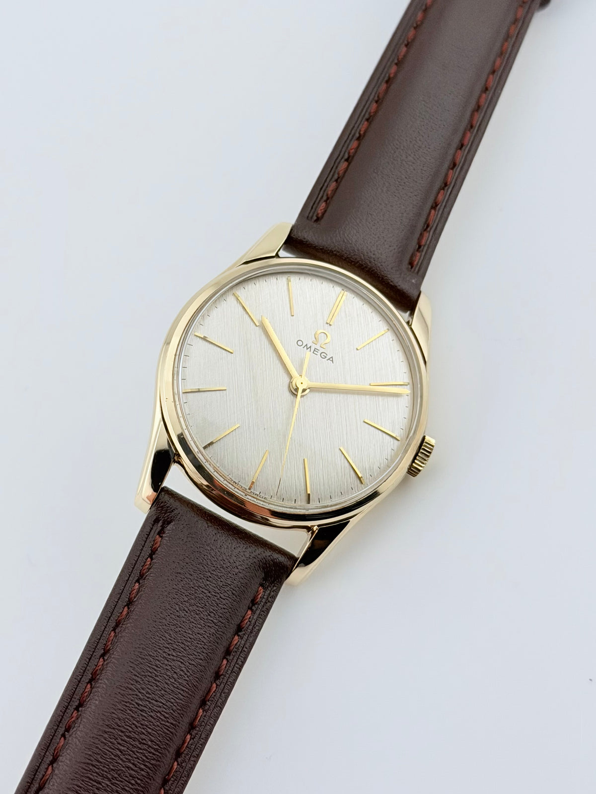 Omega Manual Wind 9ct Gold - 928 181407 - Linen Dial - Box and Papers