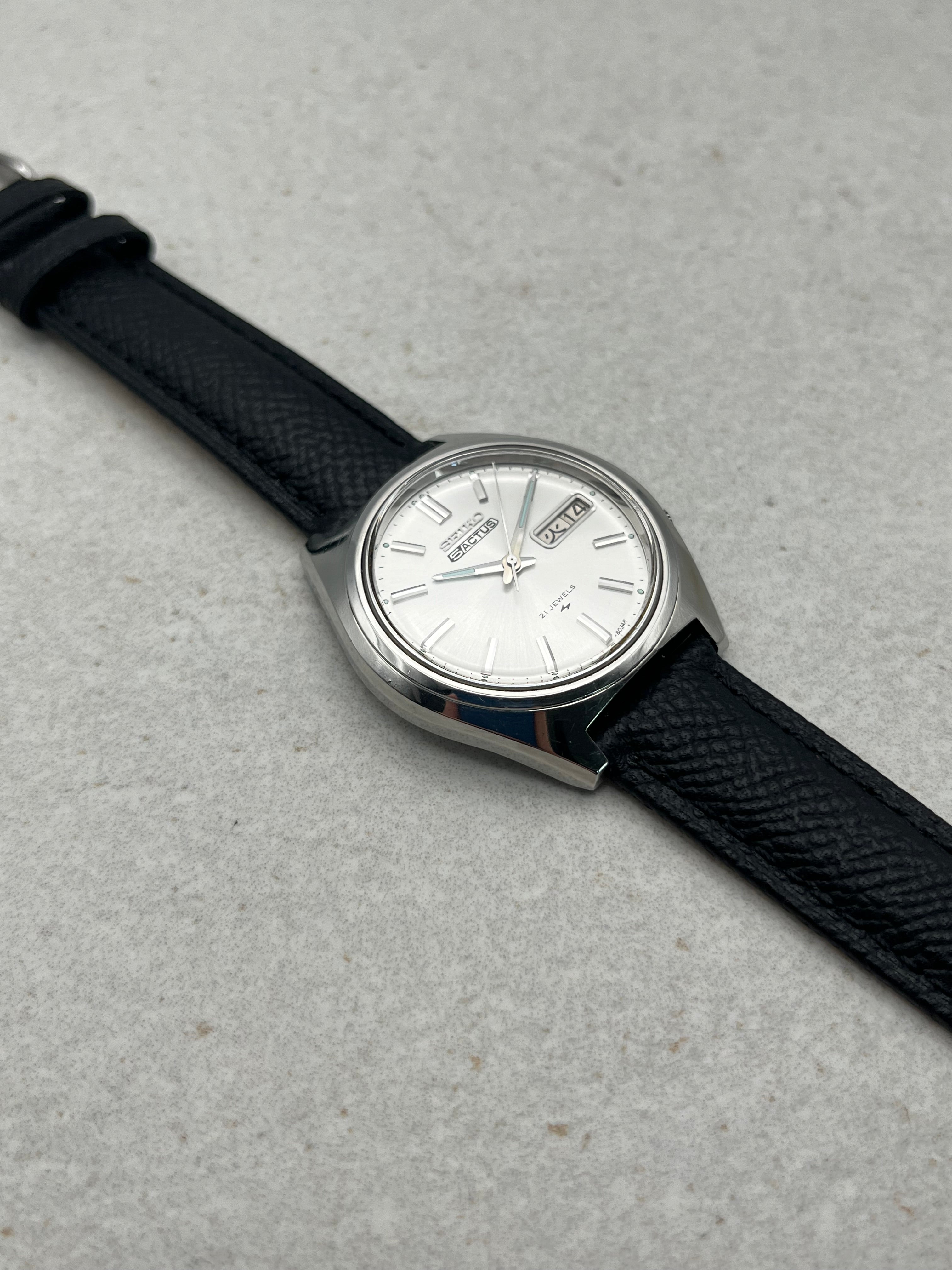 Seiko Clocks Orologio Da Parete Analogico Modello QXA817S - Forma Rotonda, Quadrante Argento, Plastica, Design Classico