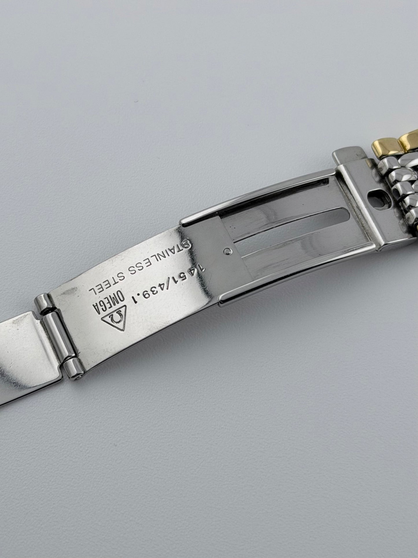 Omega De Ville Quartz 395.0875 - Box & Papers
