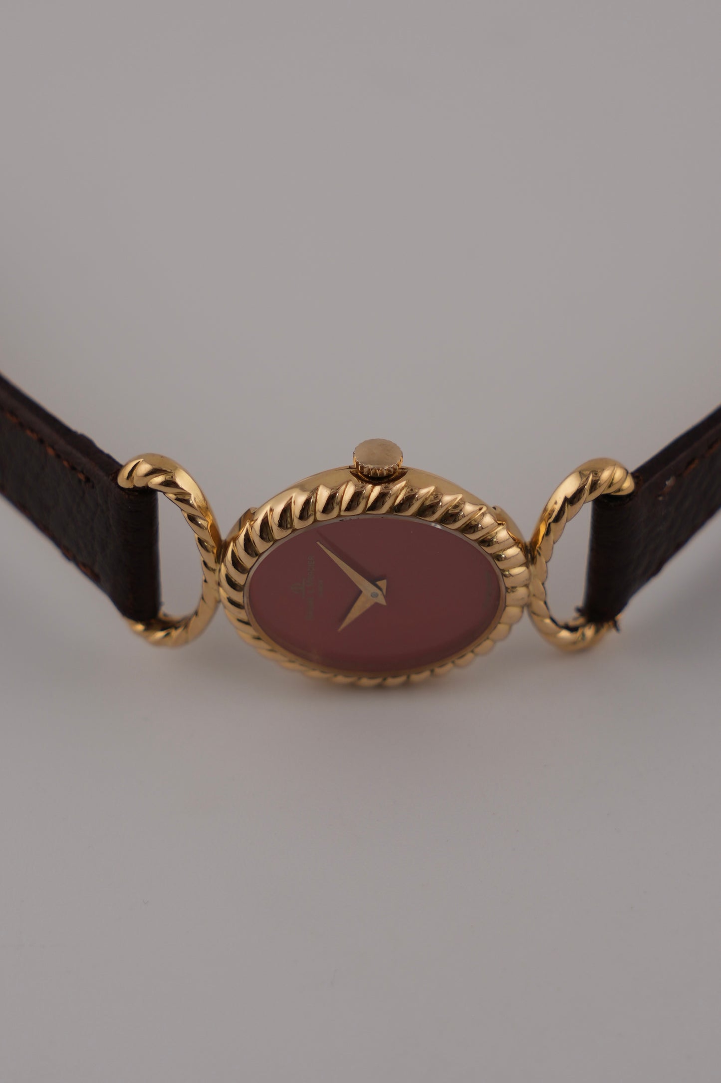 Baume Mercier Geneve Manual Wind Coral Dial - 38320 - solid 18ct Gold - Ladies