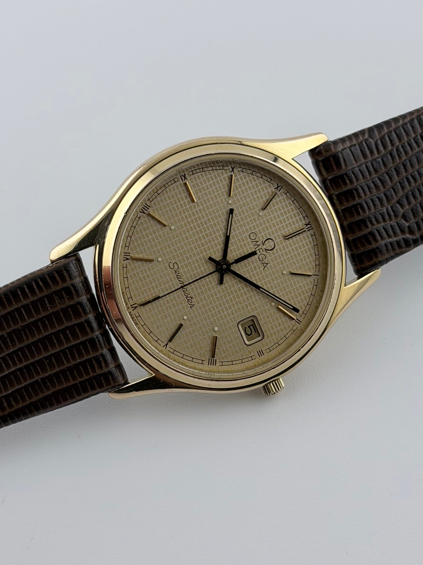 Omega Seamaster Quartz Date 196.0251 - Textured Dial