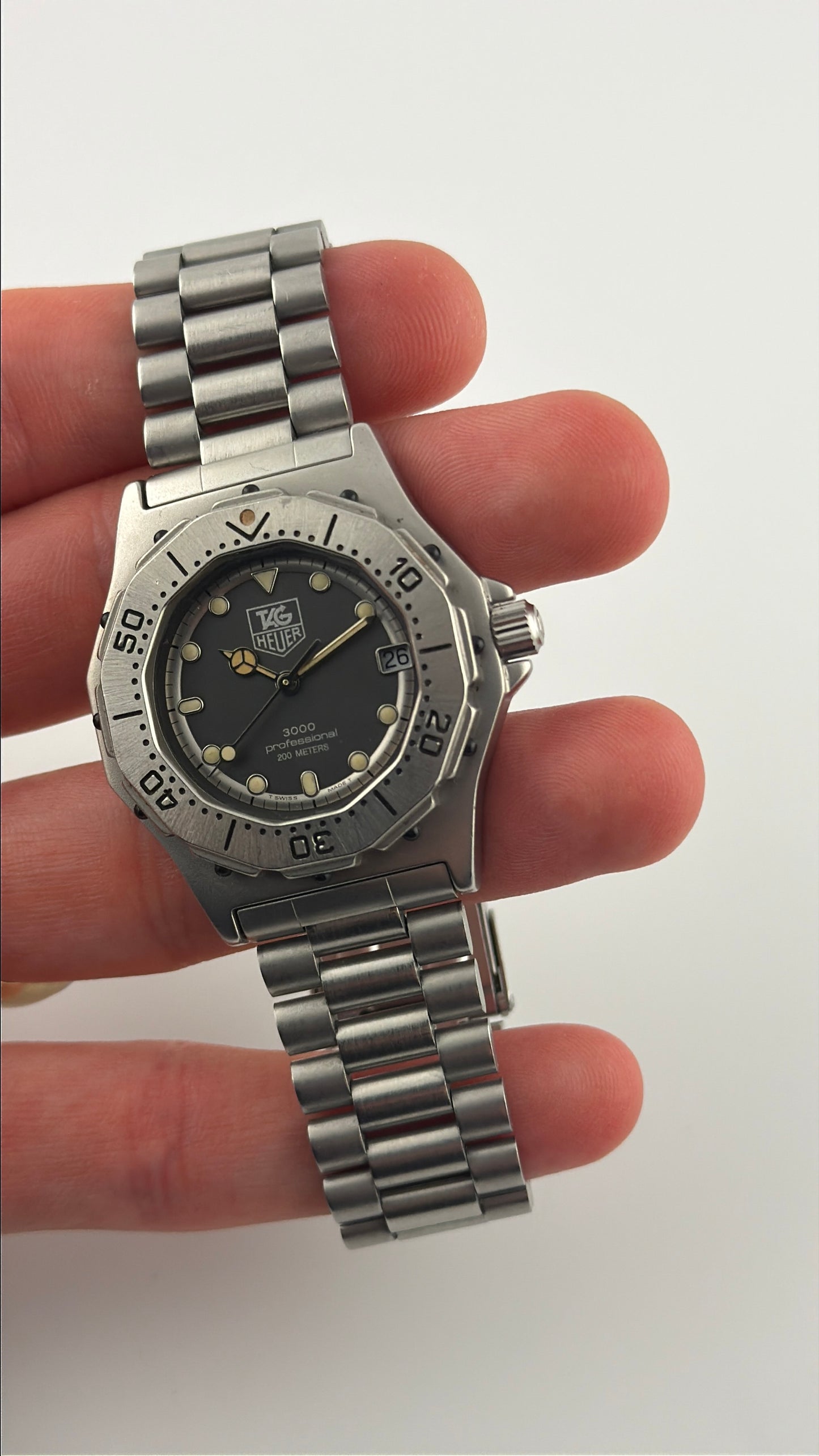 Tag Heuer Professional 3000 Quartz Date - 932.213
