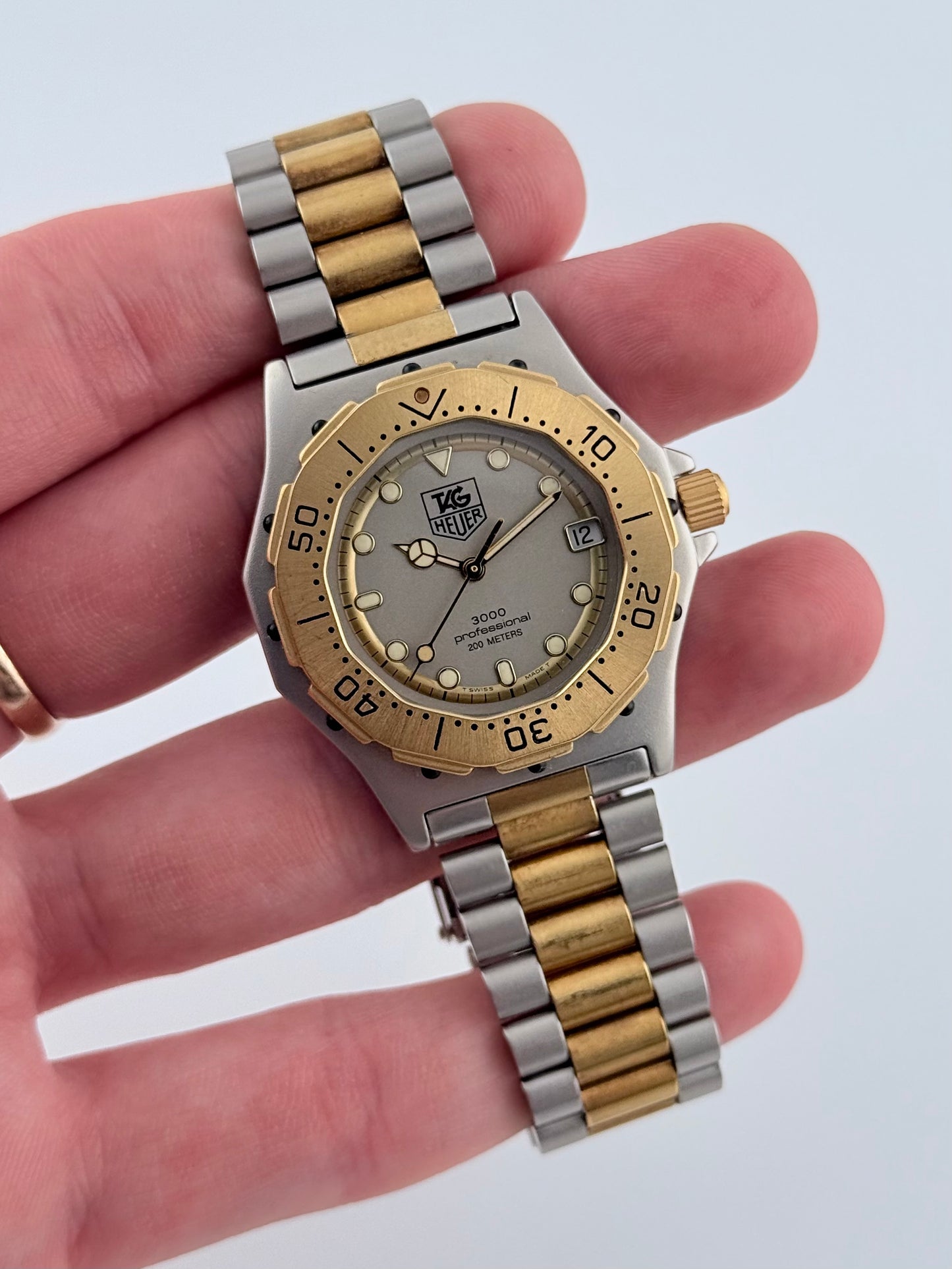 Tag Heuer Professional 3000 Quartz Date - 934.213