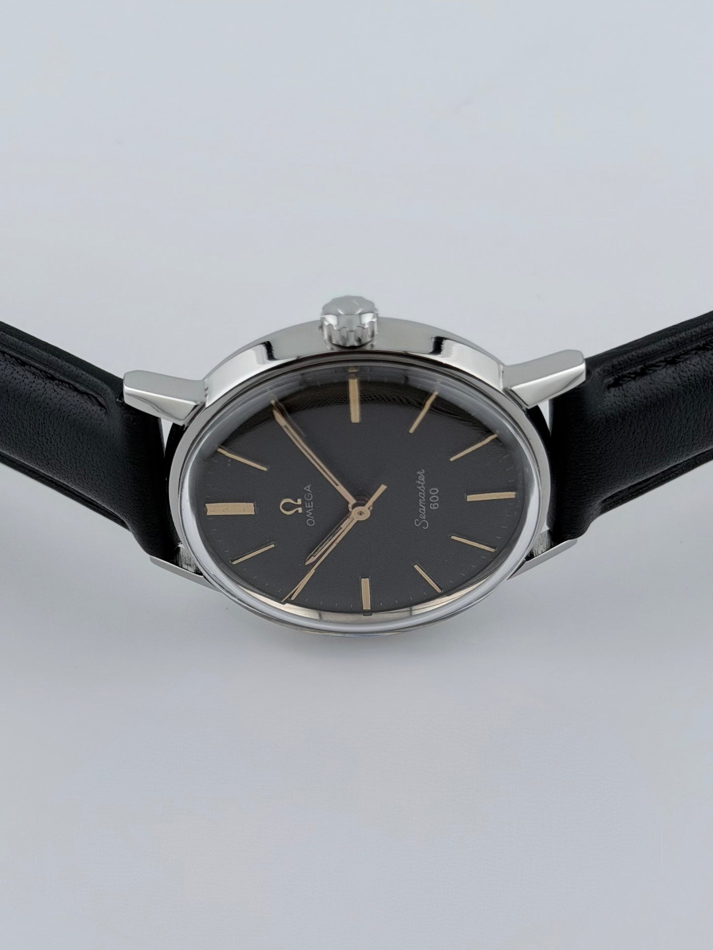 Omega Seamaster 600 Manual Wind - 136.011 - Carbon Dial - Ultra Rare!