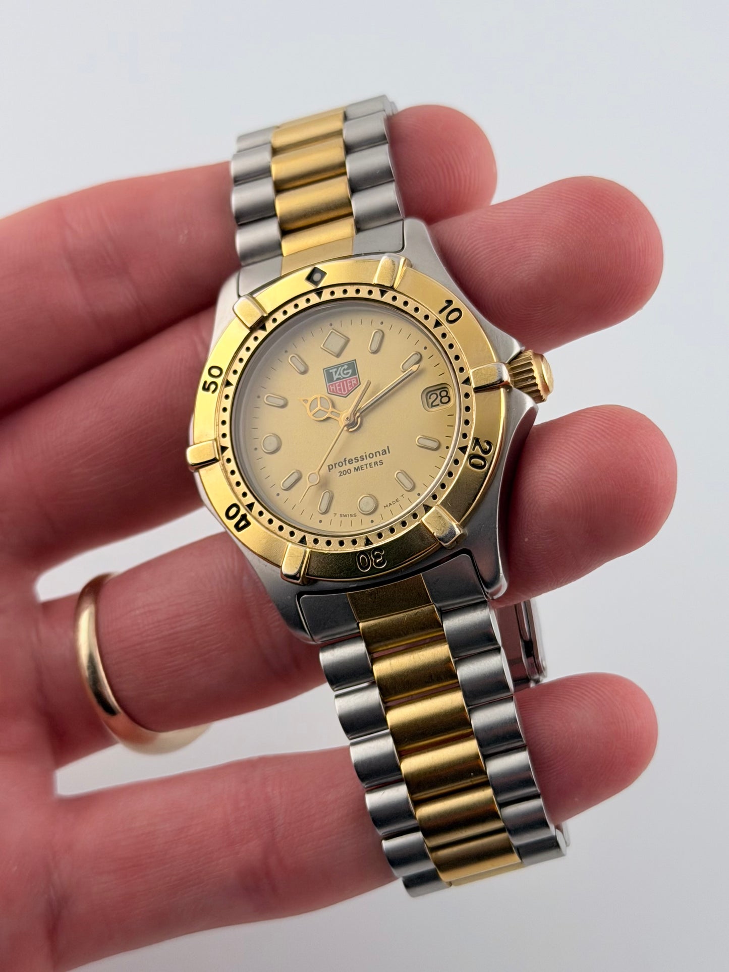 Tag Heuer Professional 200m Quartz Date - 964.013.2