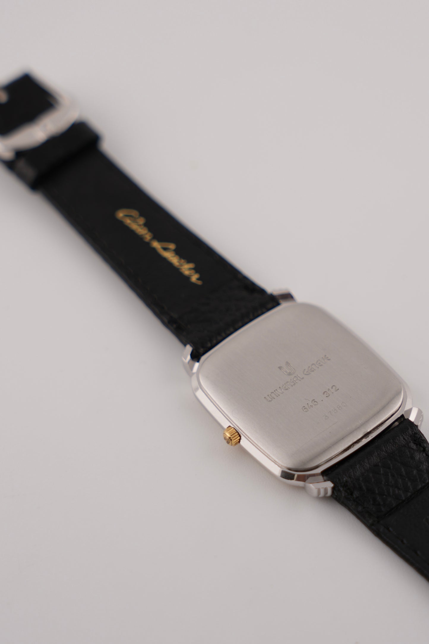 Universal Geneve Quartz Date - 646.312 - Rare