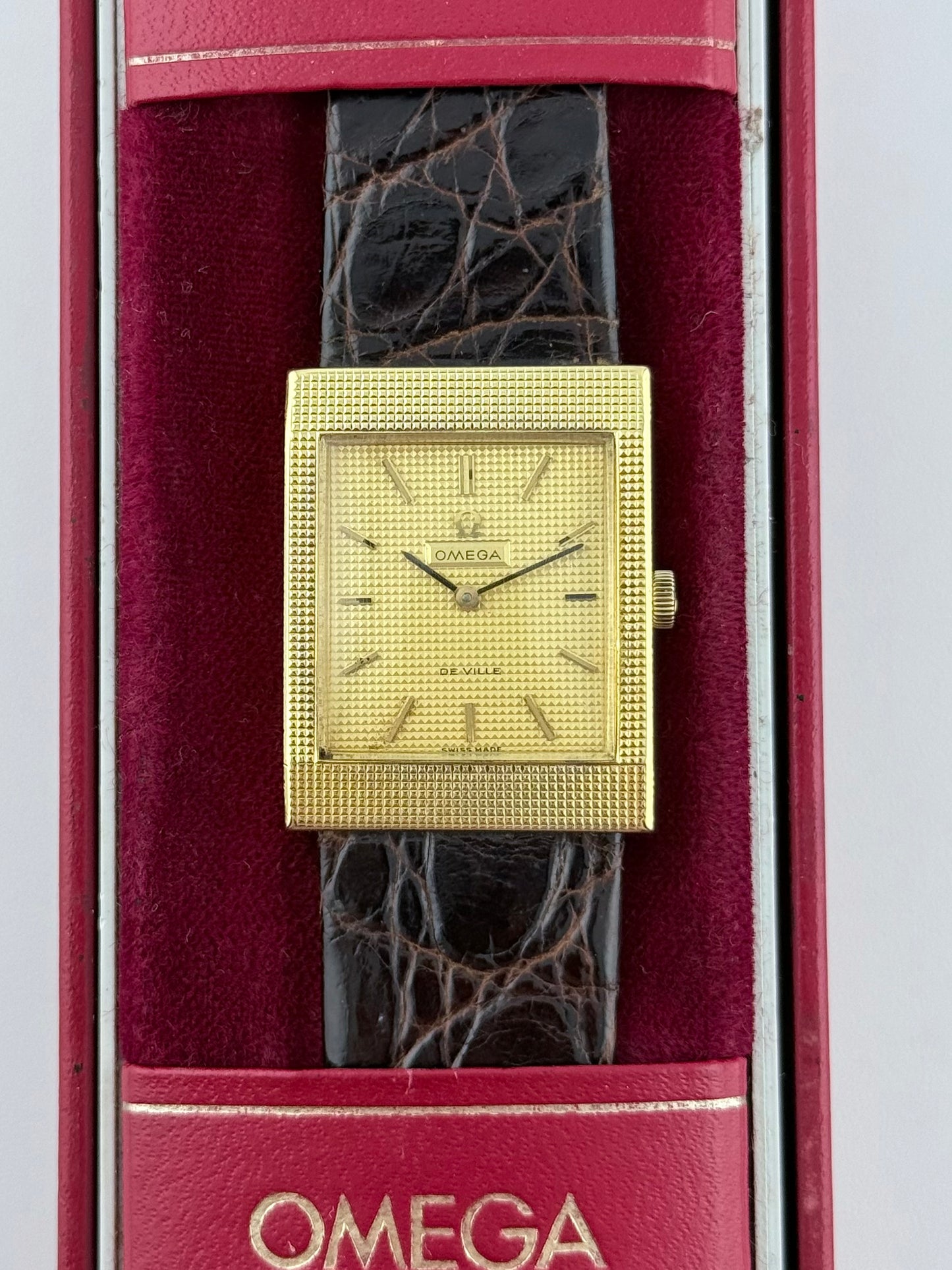 Omega De Ville Tank Manual Wind 111.081 - 18ct Gold - with Rare Box