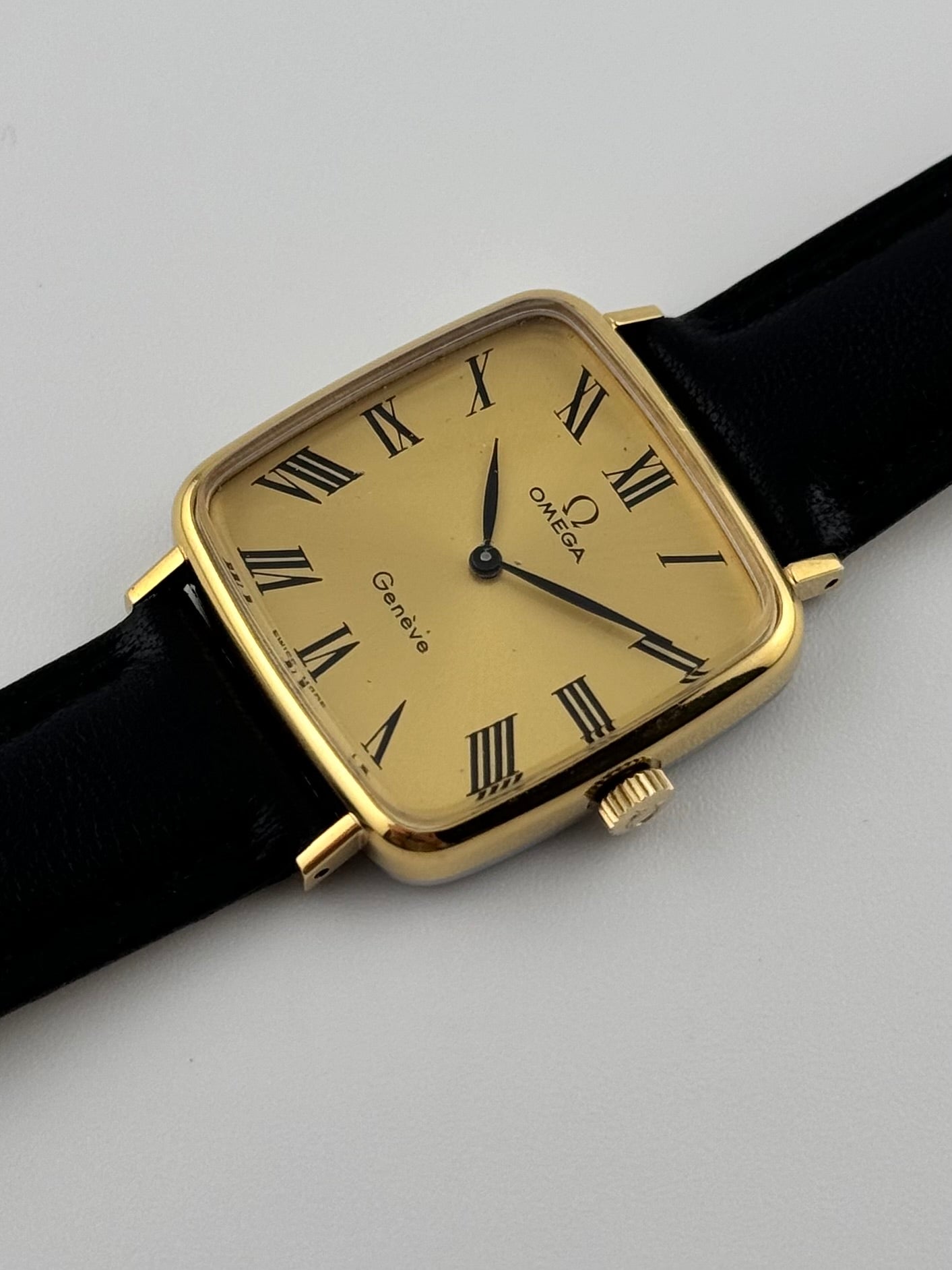 Omega Geneve Tank Manual Wind 511.415 - Box and Papers