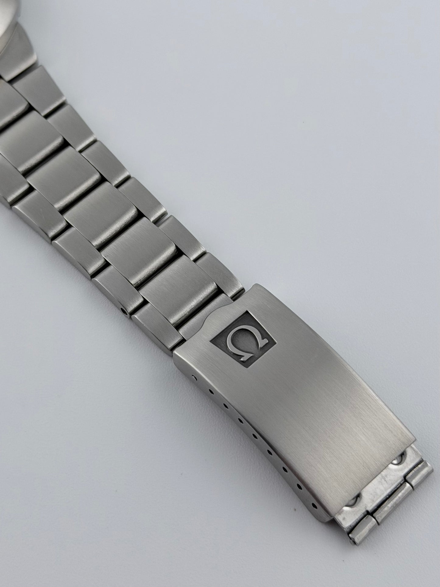 Omega Geneve Dynamic Automatic Date 166.039