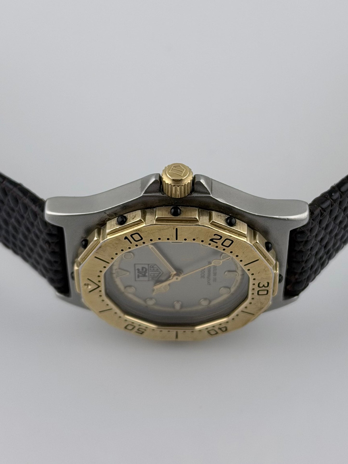 Tag Heuer Professional 3000 Quartz Date - 934.213