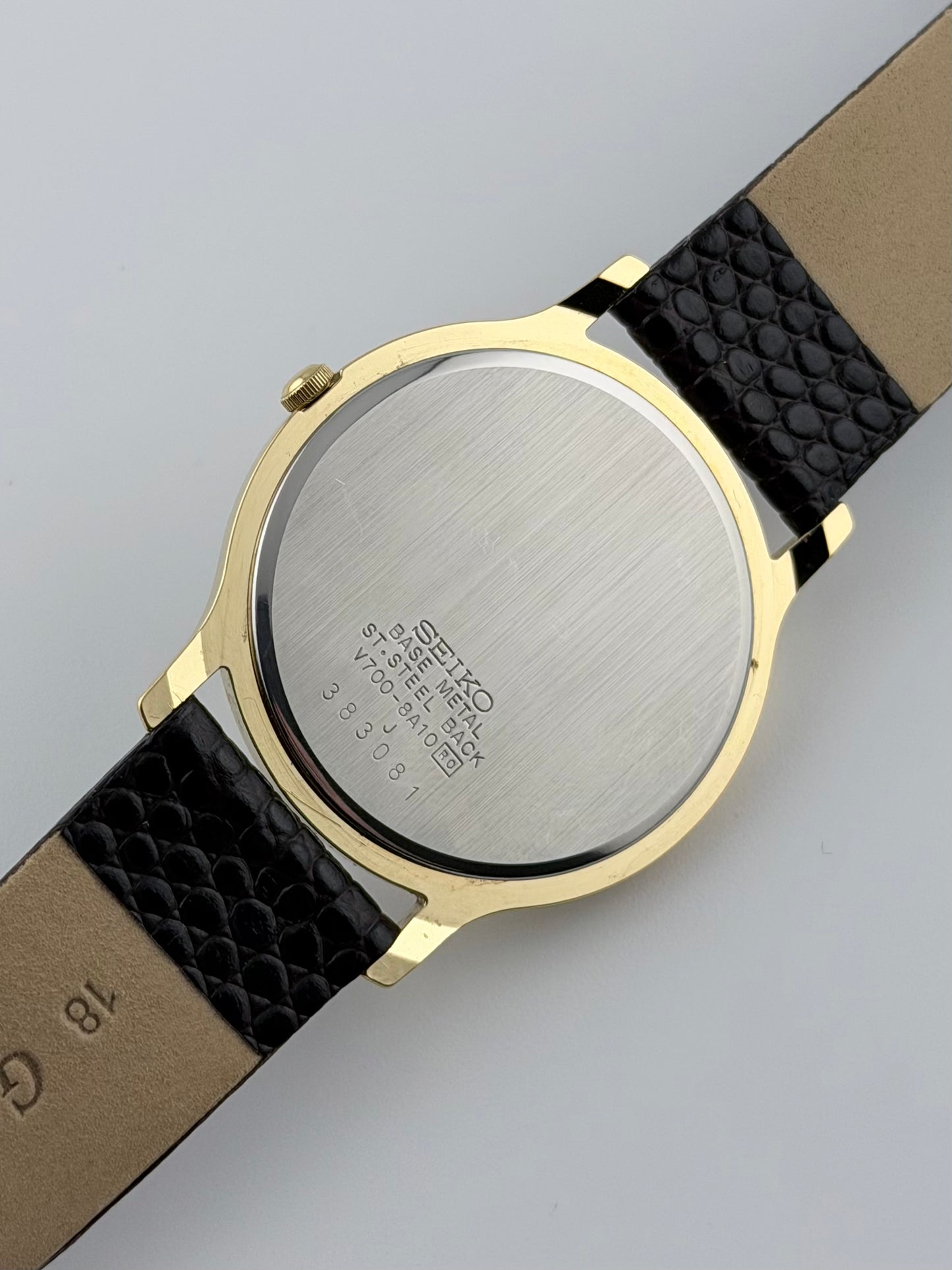 Seiko Quartz V700-8A10