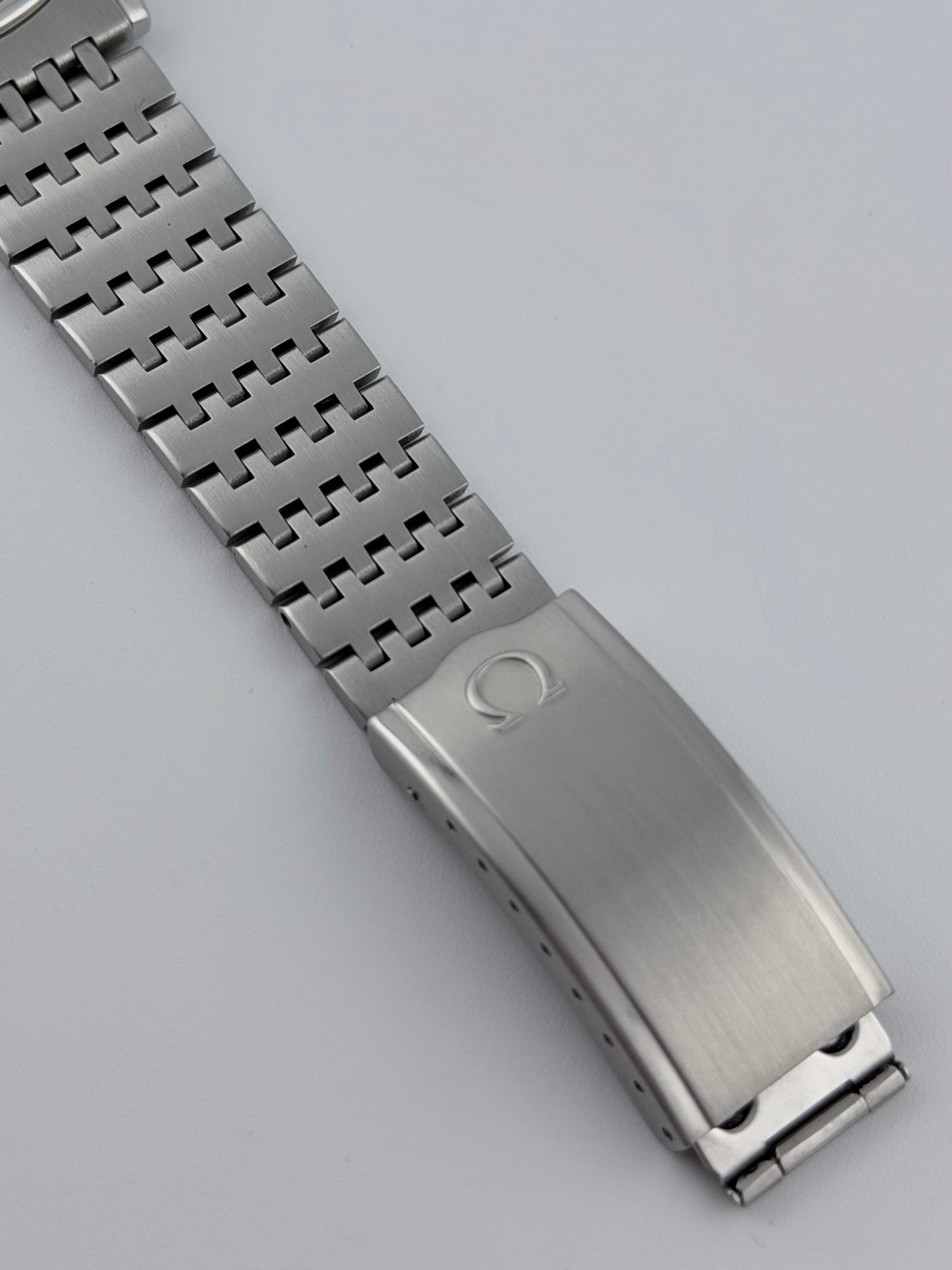 Omega Date Manual Wind 136.0104 - Original Bracelet