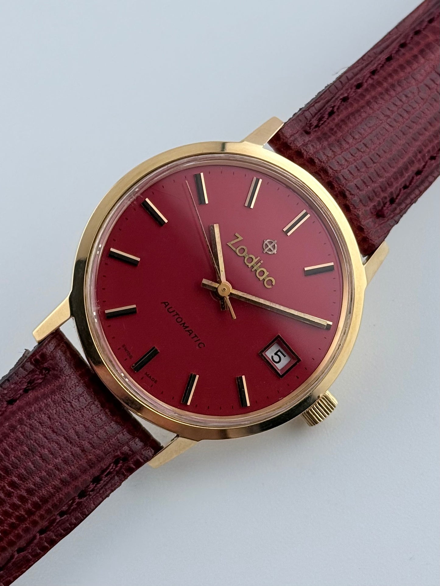 Zodiac Automatic Date Solid 18ct Gold - Ultra Rare Red Dial