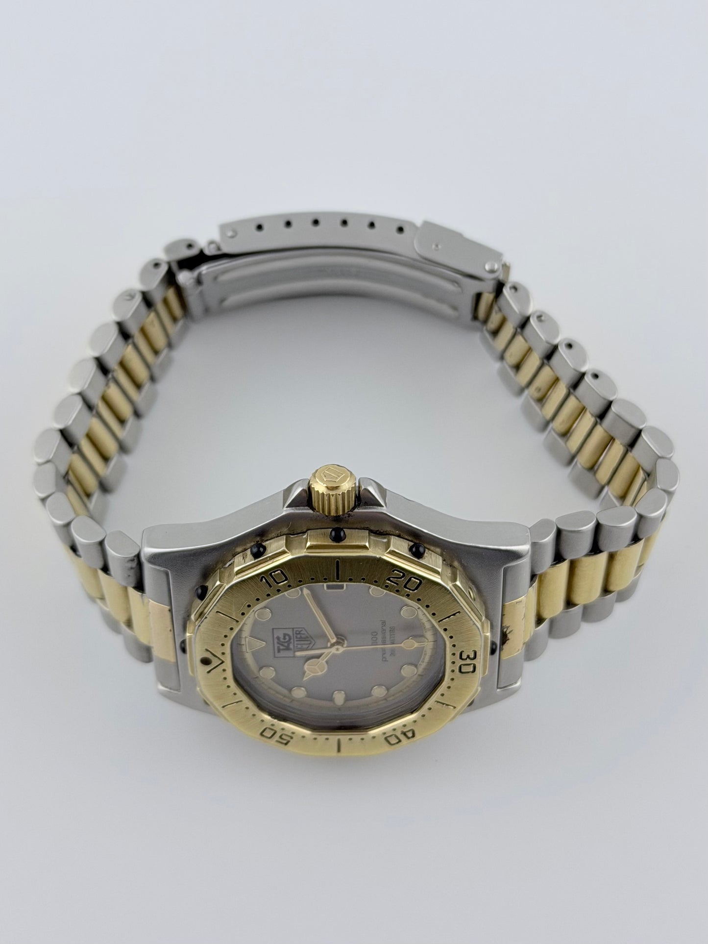 Tag Heuer Professional 3000 Quartz Date - 934.213