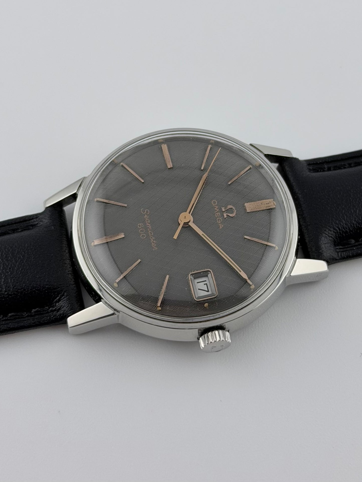 Omega Seamaster 600 Manual Wind - 136.011 - Carbon Dial - Ultra Rare!