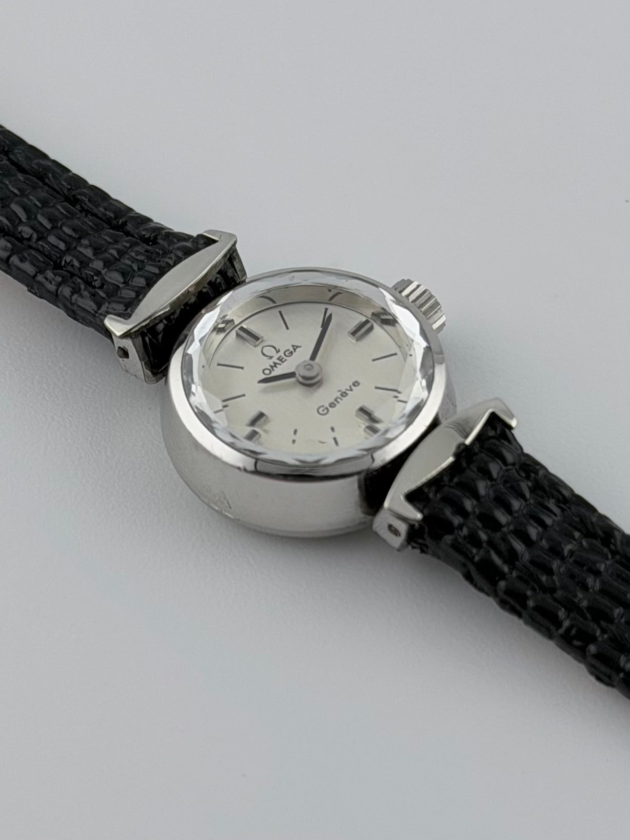 Omega Geneve Manual Wind 511.039 - Ladies
