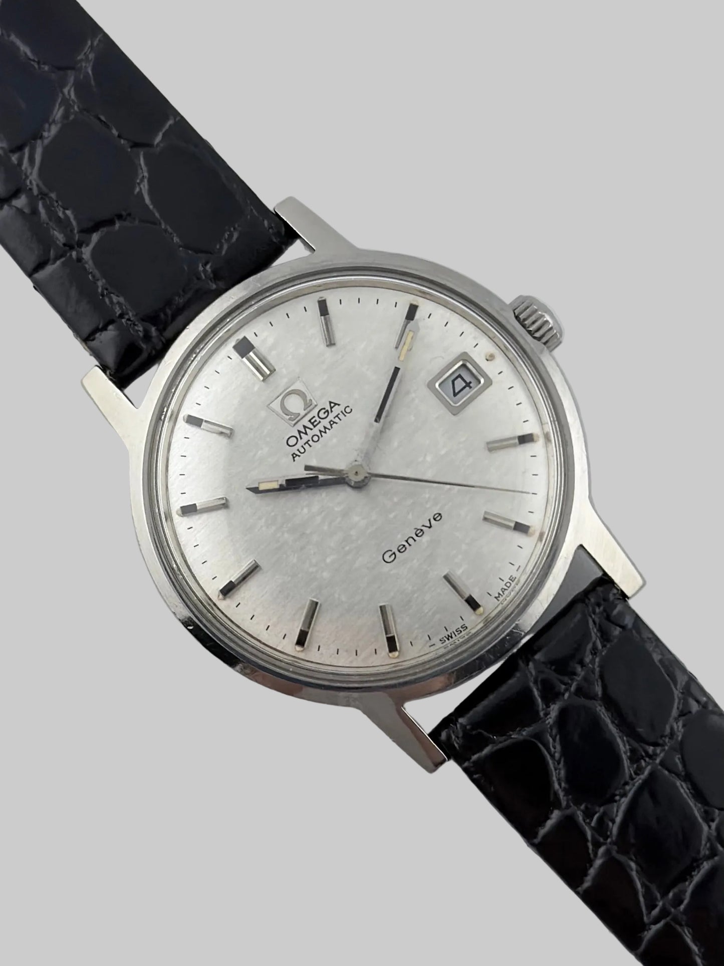 Omega Geneve Automatic Date 166.070 - Rare Shantung Dial