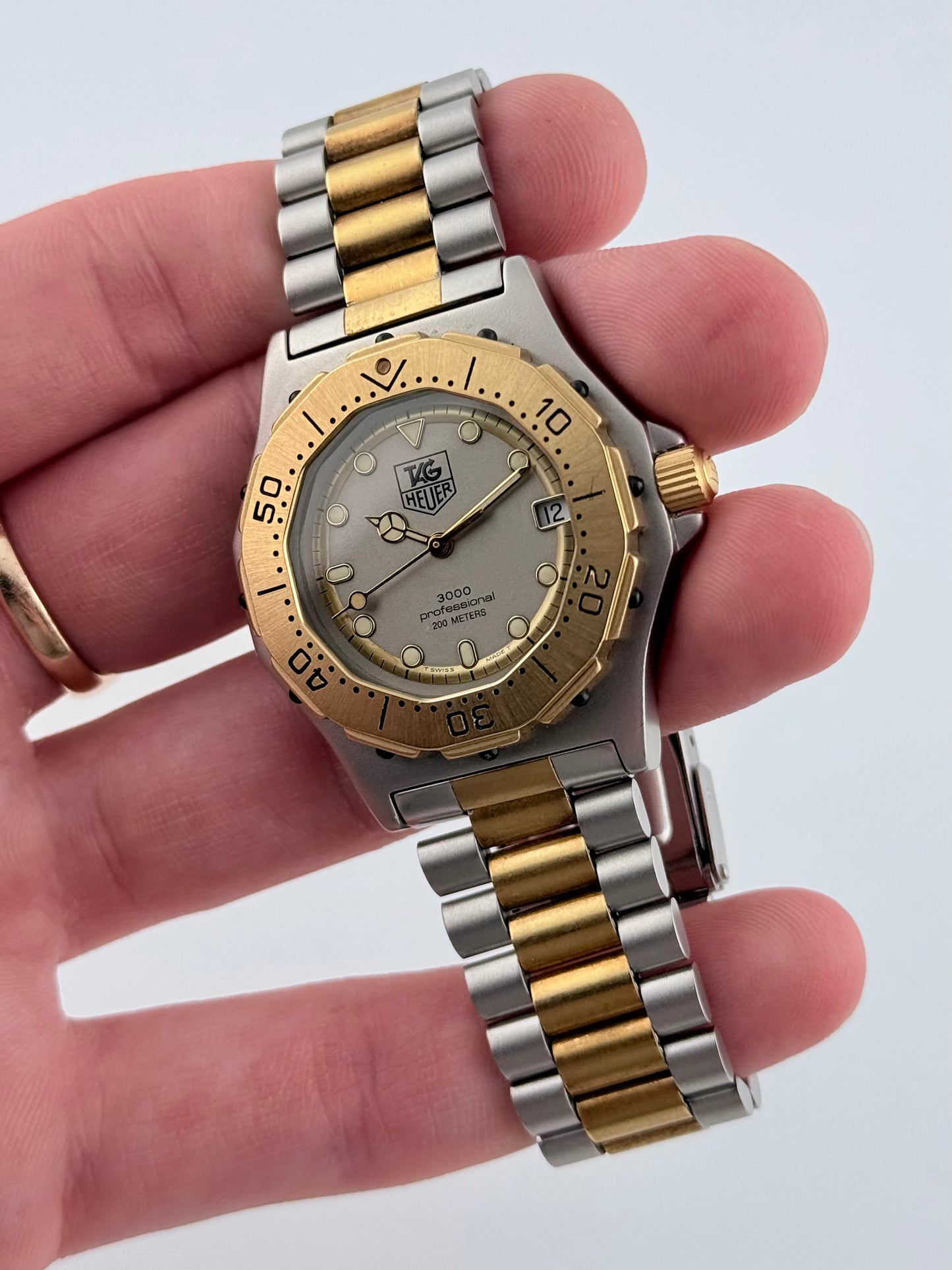 Tag Heuer Professional 3000 Quartz Date - 934.213