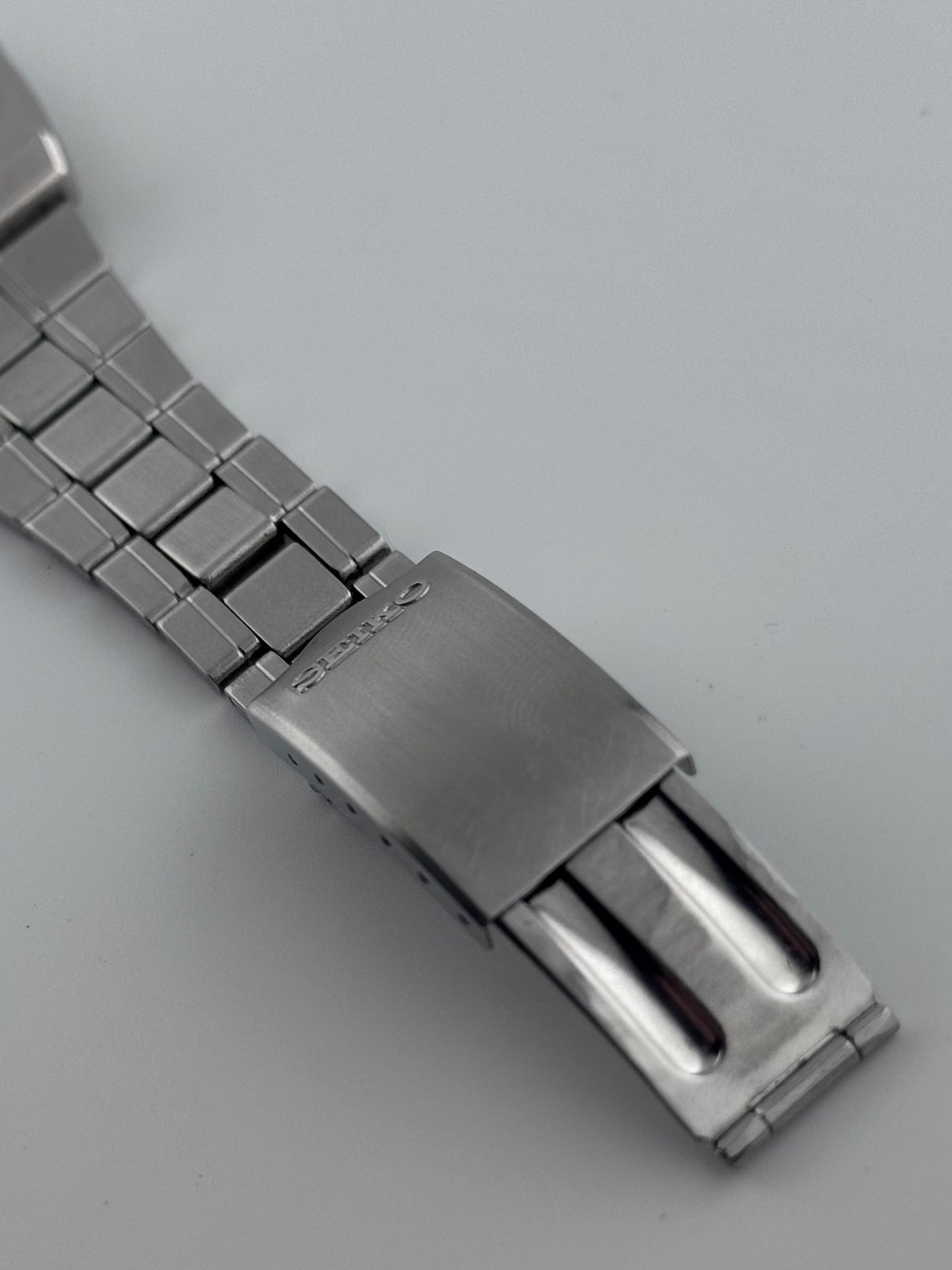 Seiko Automatic Rare Semi faceted 7006-6000