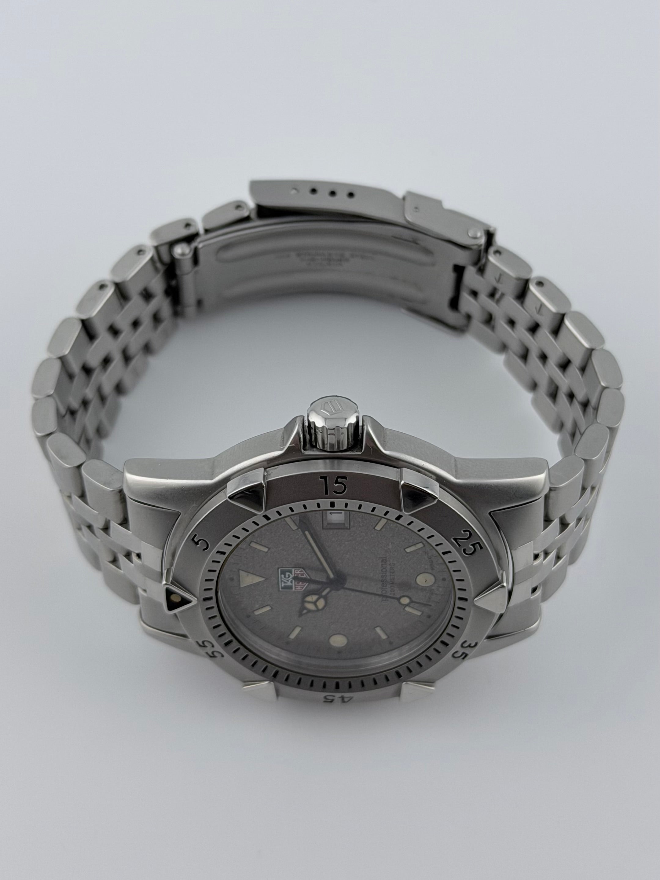 Tag Heuer Professional 200m Quartz Date - WD1211-K-20 – The Wrist
