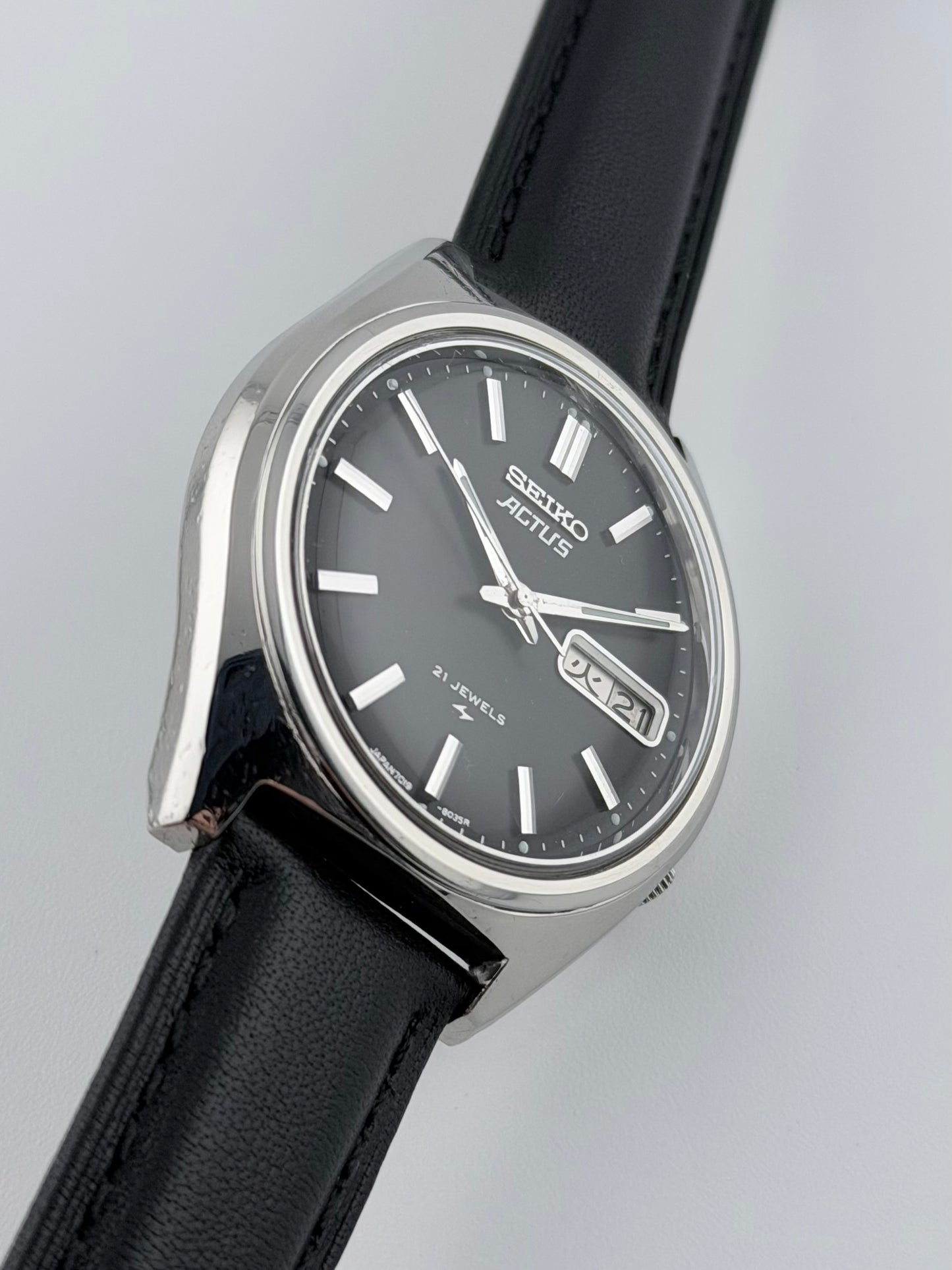 Seiko Actus Japanese Day-Date 7019-8010
